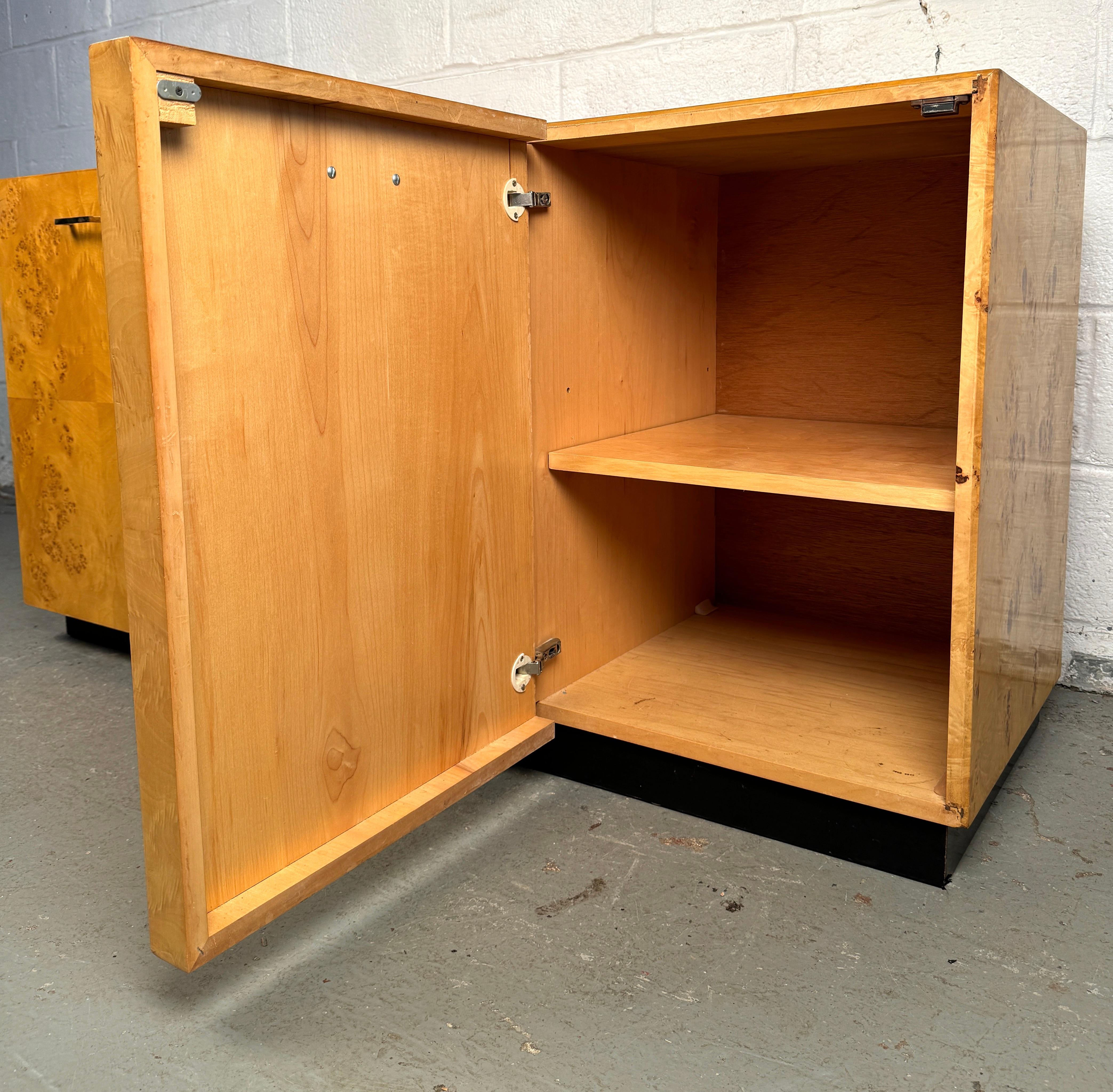 Credenza in radica moderna del Medioevo in vendita 3
