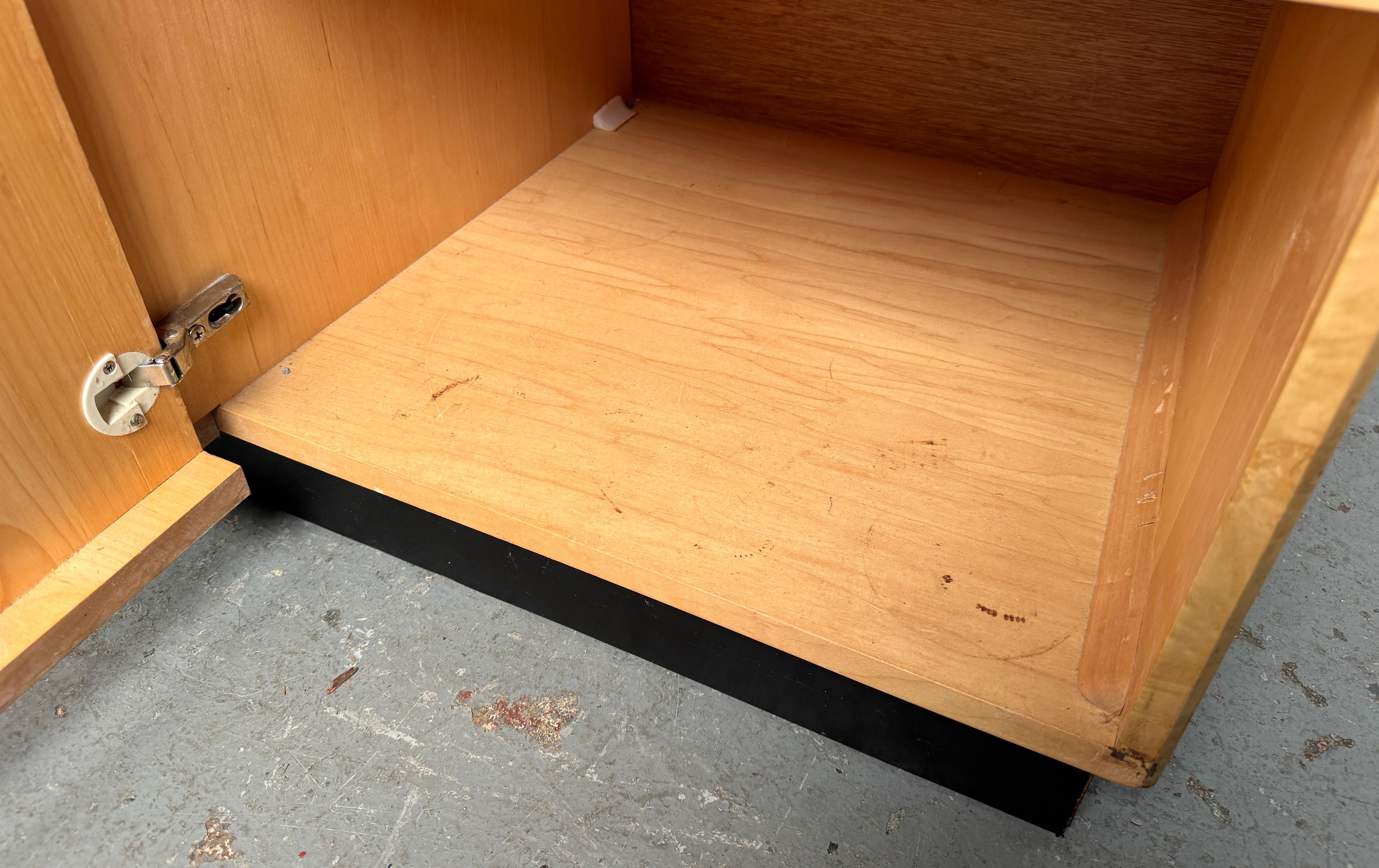 Credenza in radica moderna del Medioevo in vendita 4