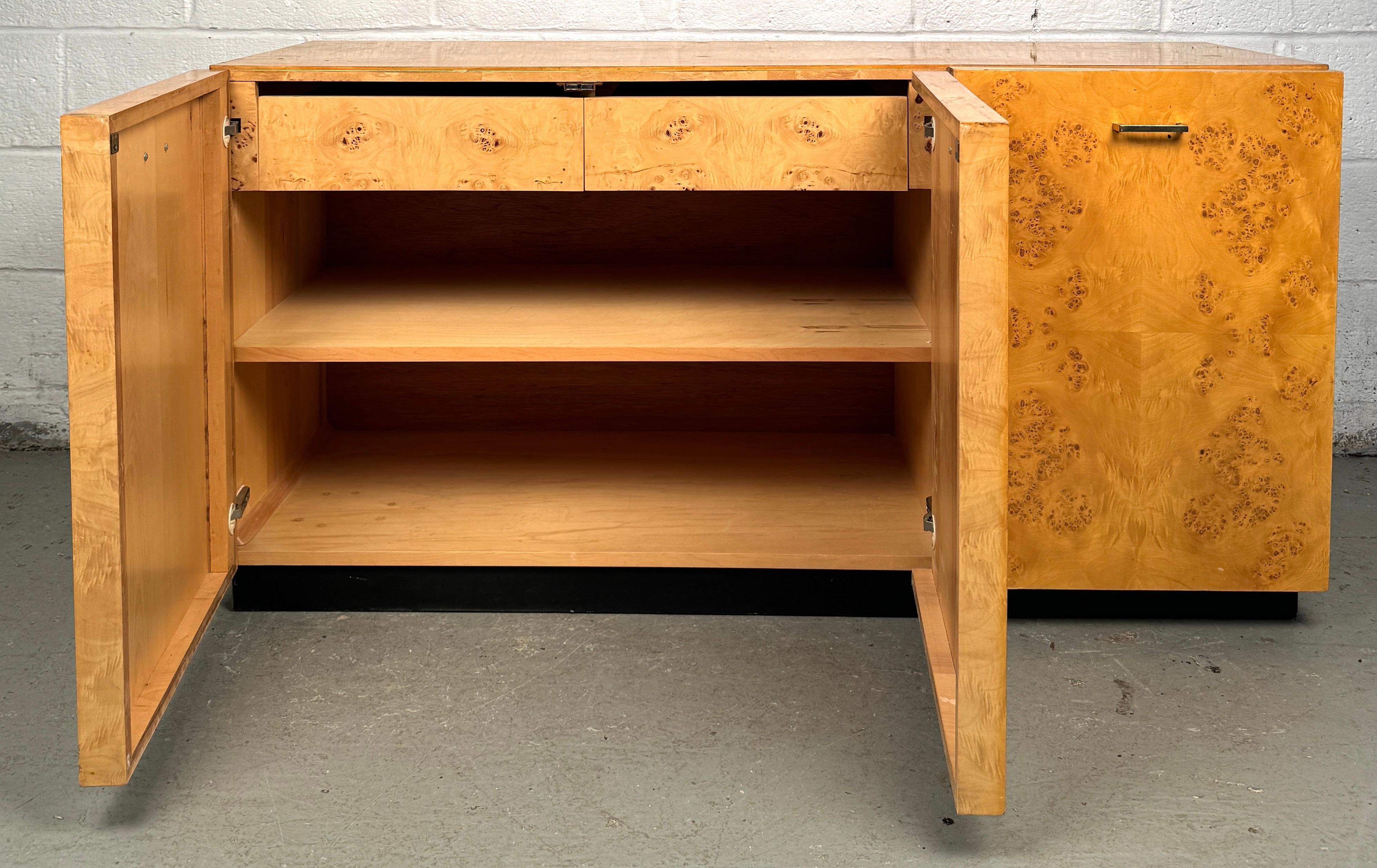 Credenza in radica moderna del Medioevo in vendita 5