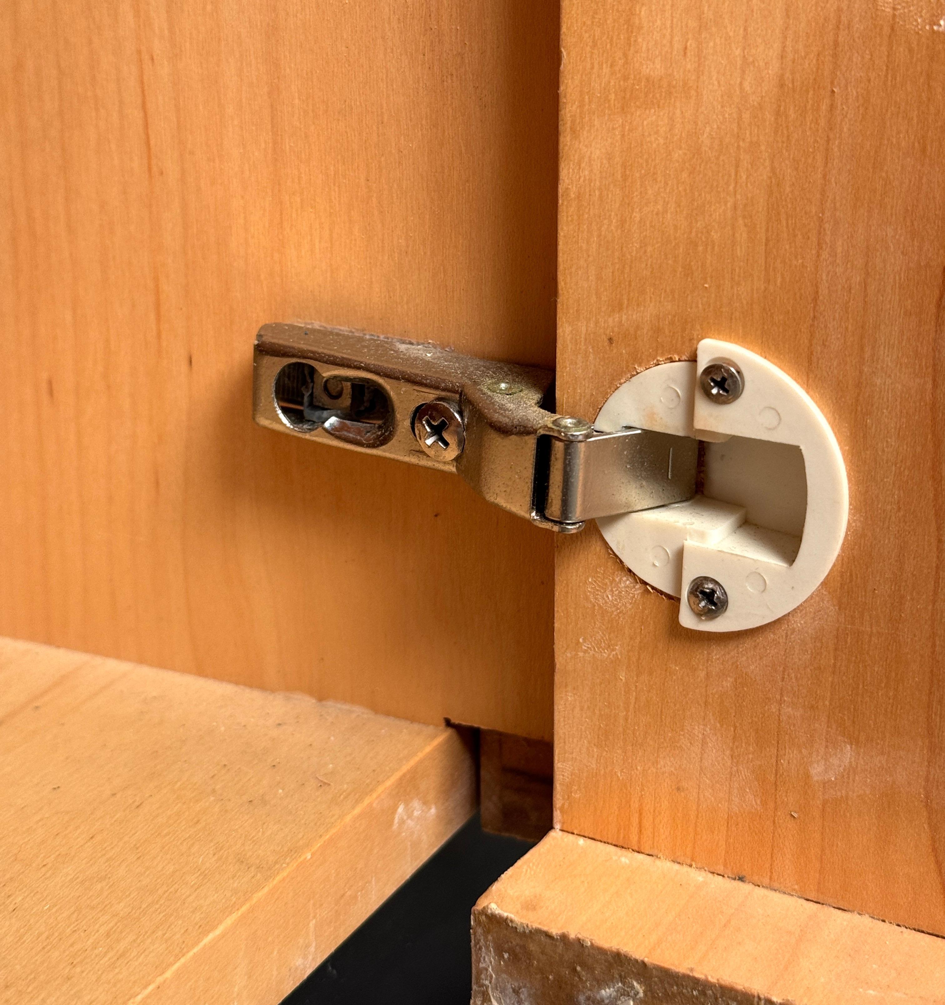 Credenza in radica moderna del Medioevo in vendita 7