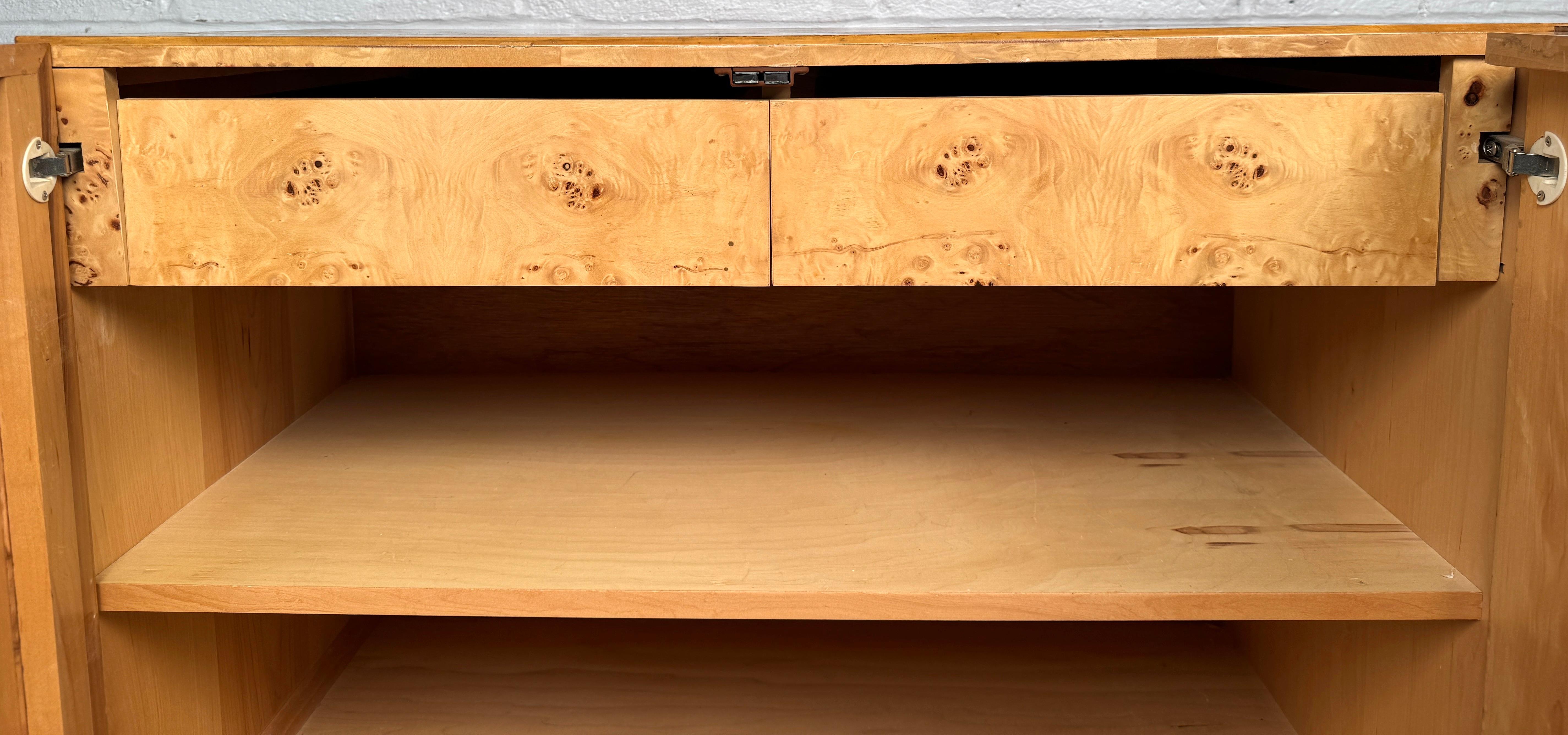 Credenza in radica moderna del Medioevo in vendita 8