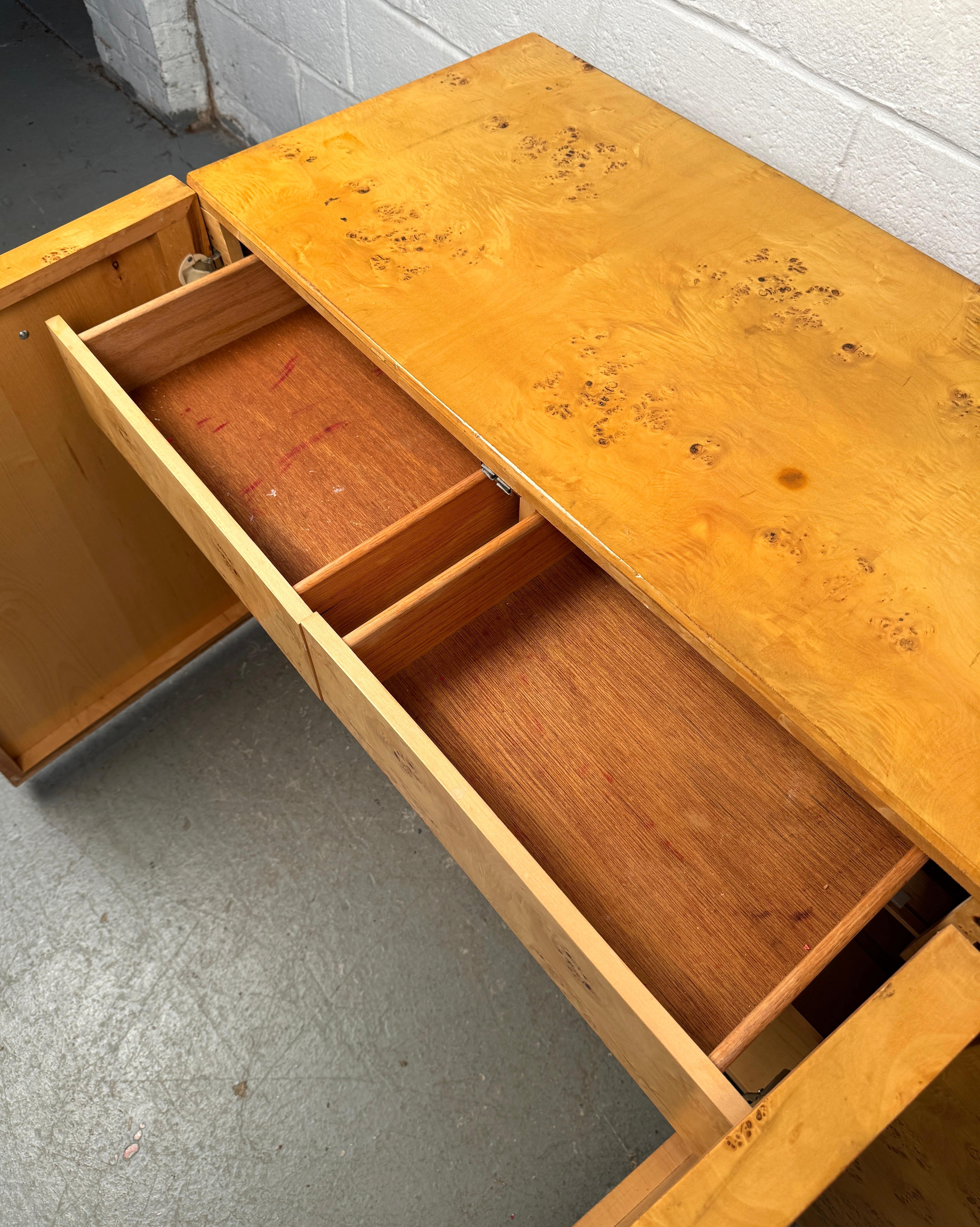 Credenza in radica moderna del Medioevo in vendita 9
