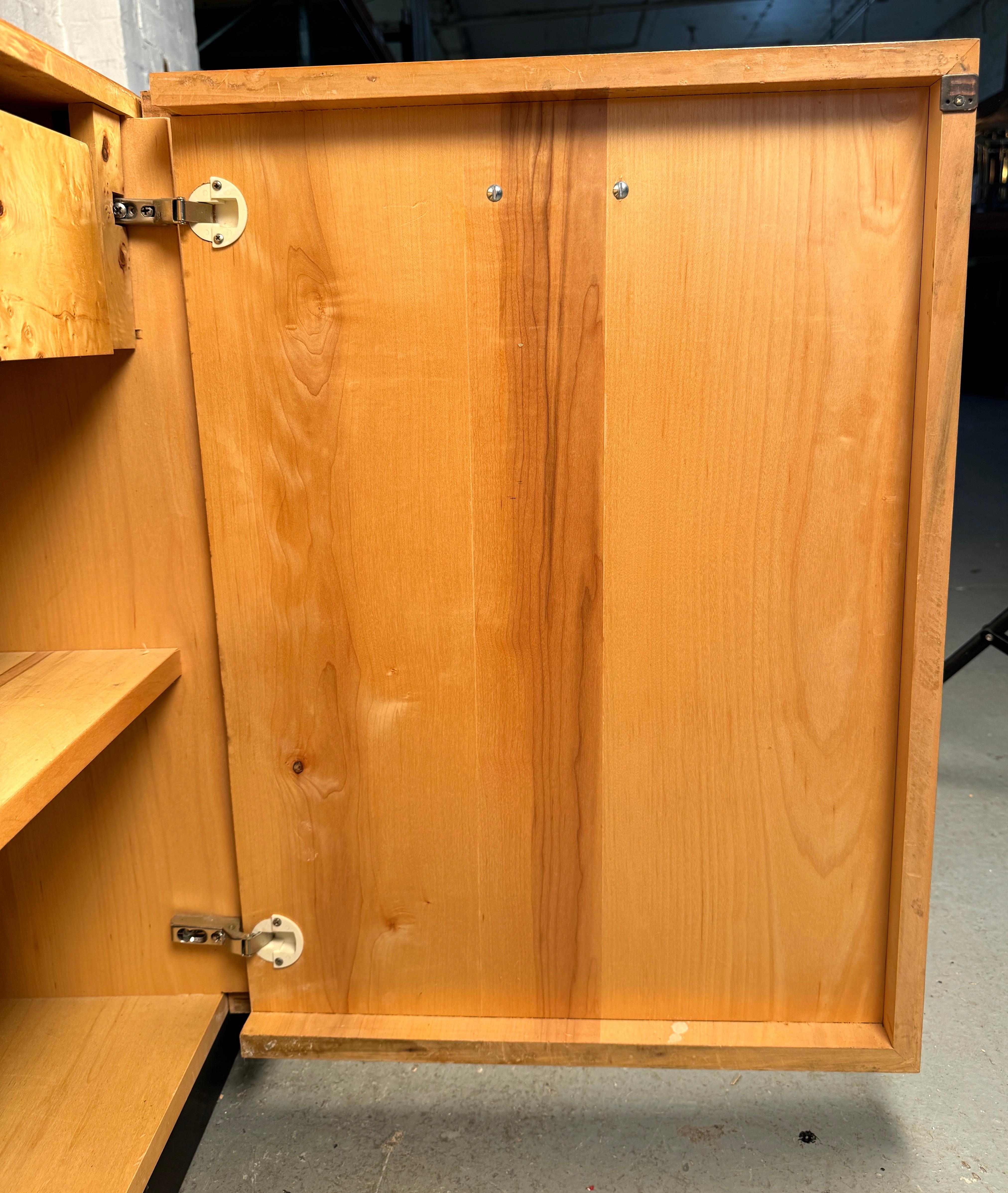 Credenza in radica moderna del Medioevo in vendita 11