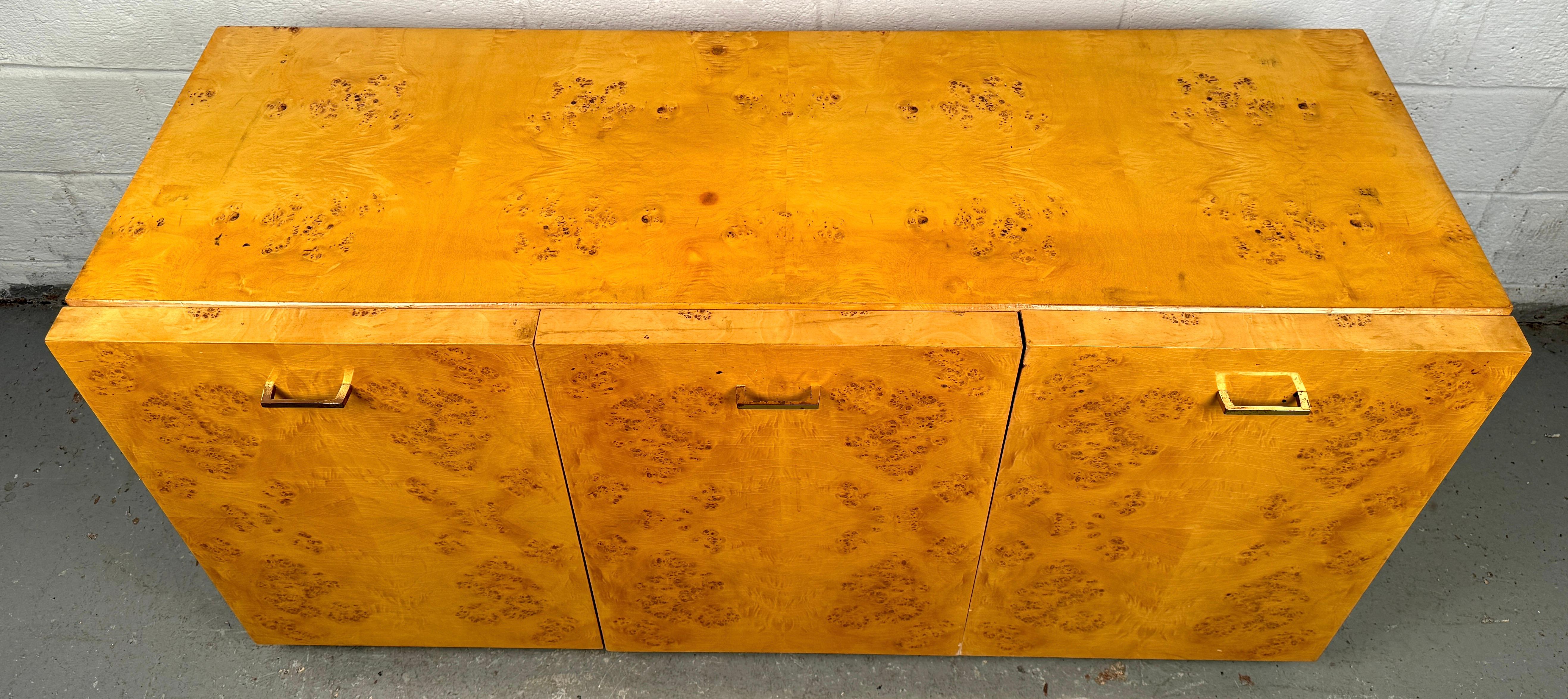 Sconosciuto Credenza in radica moderna del Medioevo in vendita