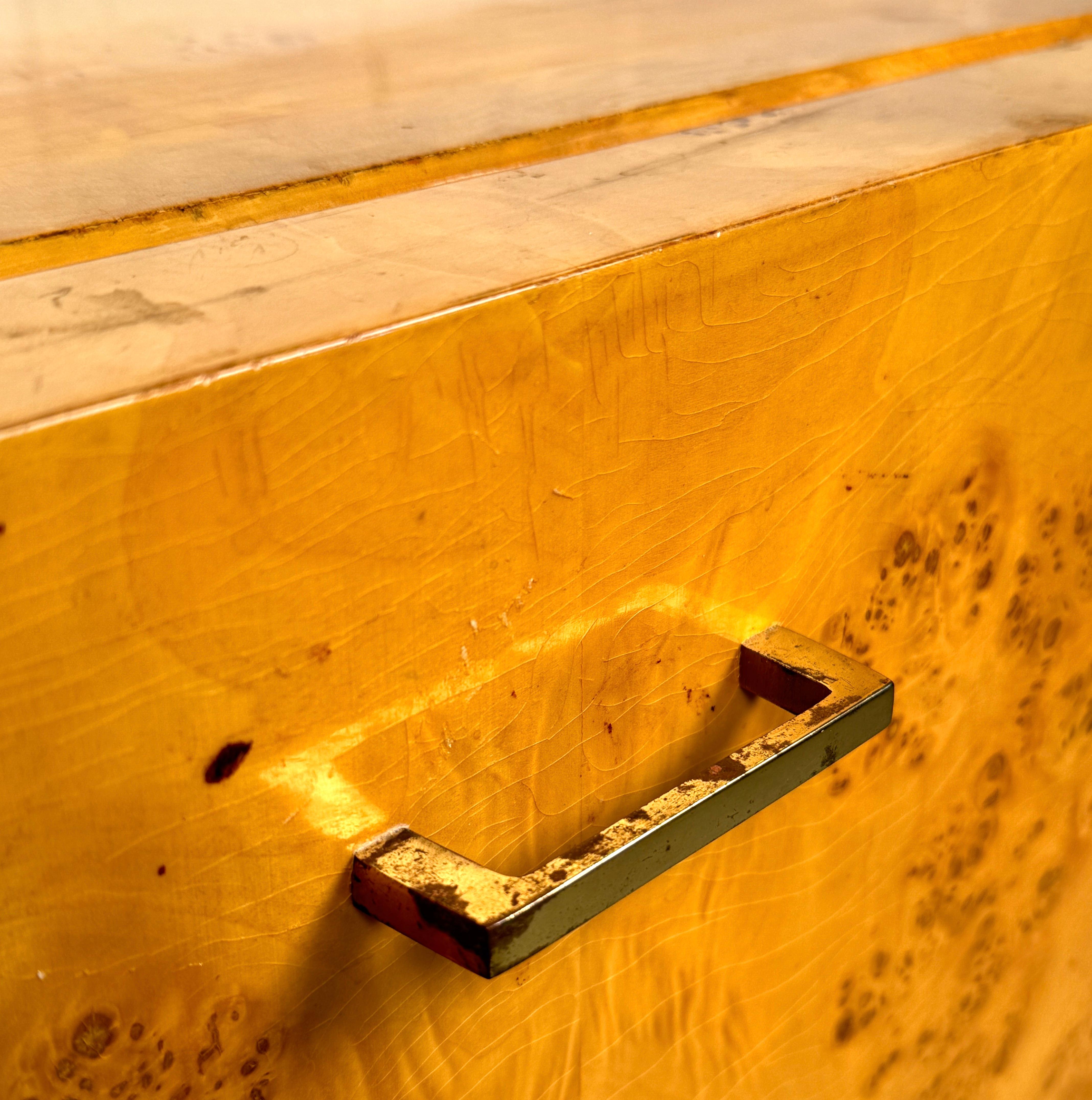 Credenza in radica moderna del Medioevo in vendita 2