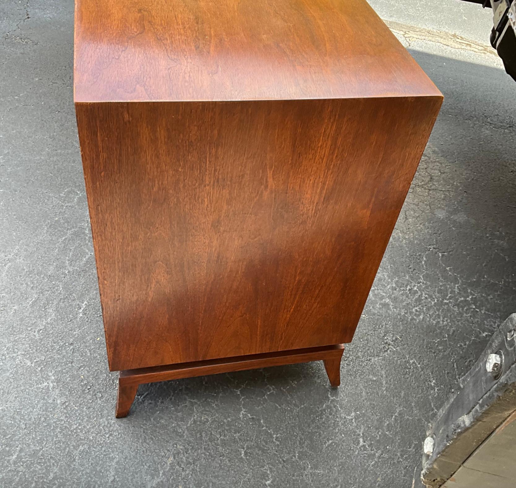 Mid-Century Modern-Anrichte / Sideboard aus Wurzelholz und Nussbaumholz von Tomlinson Furniture (20. Jahrhundert)