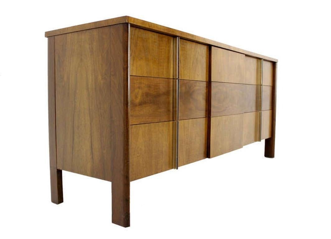 Mid Century Modern Burl Walnut John Widdicomb 9 Drawers Long Dresser Credenza  For Sale 1