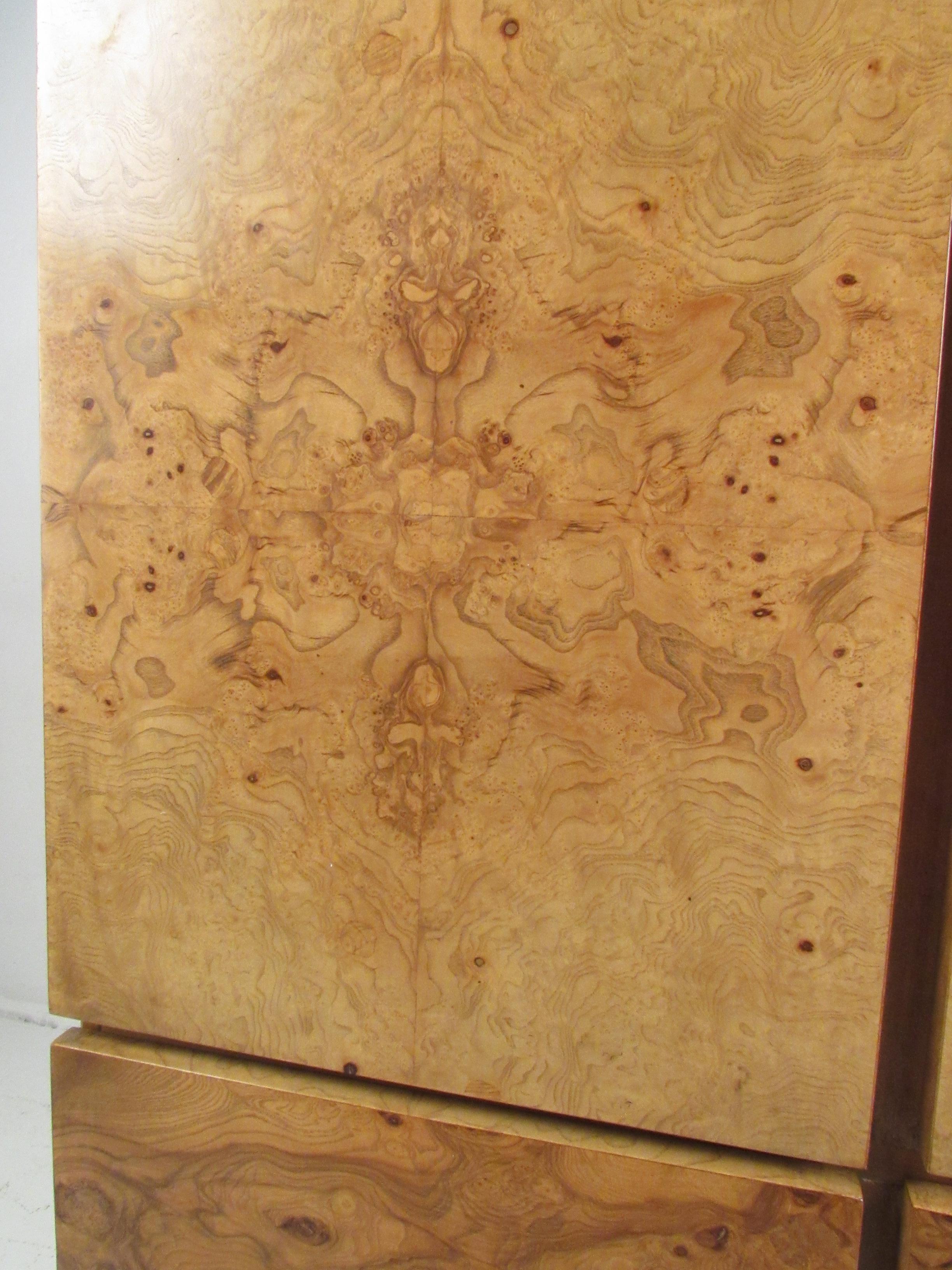 Armoire en broussin de style mi-siècle moderne par Lane Furniture 1