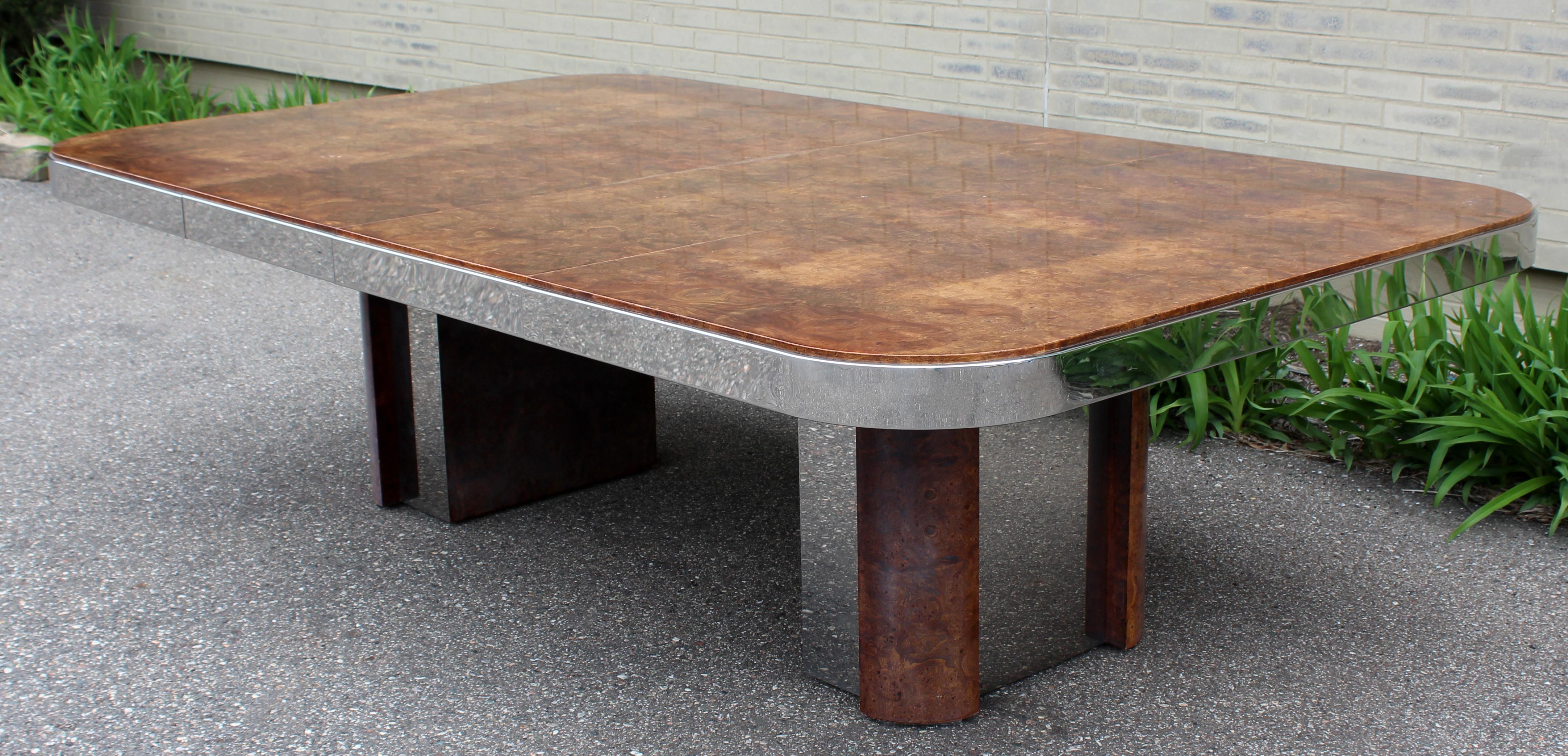 For your consideration is an utterly fabulous, expandable dining table, made of burl wood and chrome, with two leaves, in the style of Milo Baughman or Paul Evans, by Directional, circa 1970s. In very good condition, wear consistent with age and