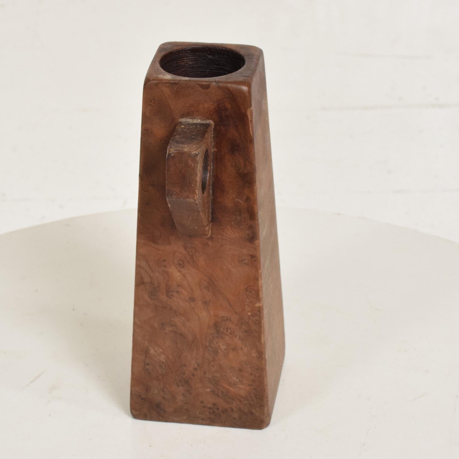 For your consideration, a Mid-Century Modern burl wood craftsmanship candleholder.

Made in the USA circa the 1960s. Unmarked. Beautiful clean modern lines. 

Dimensions: 7 1/4