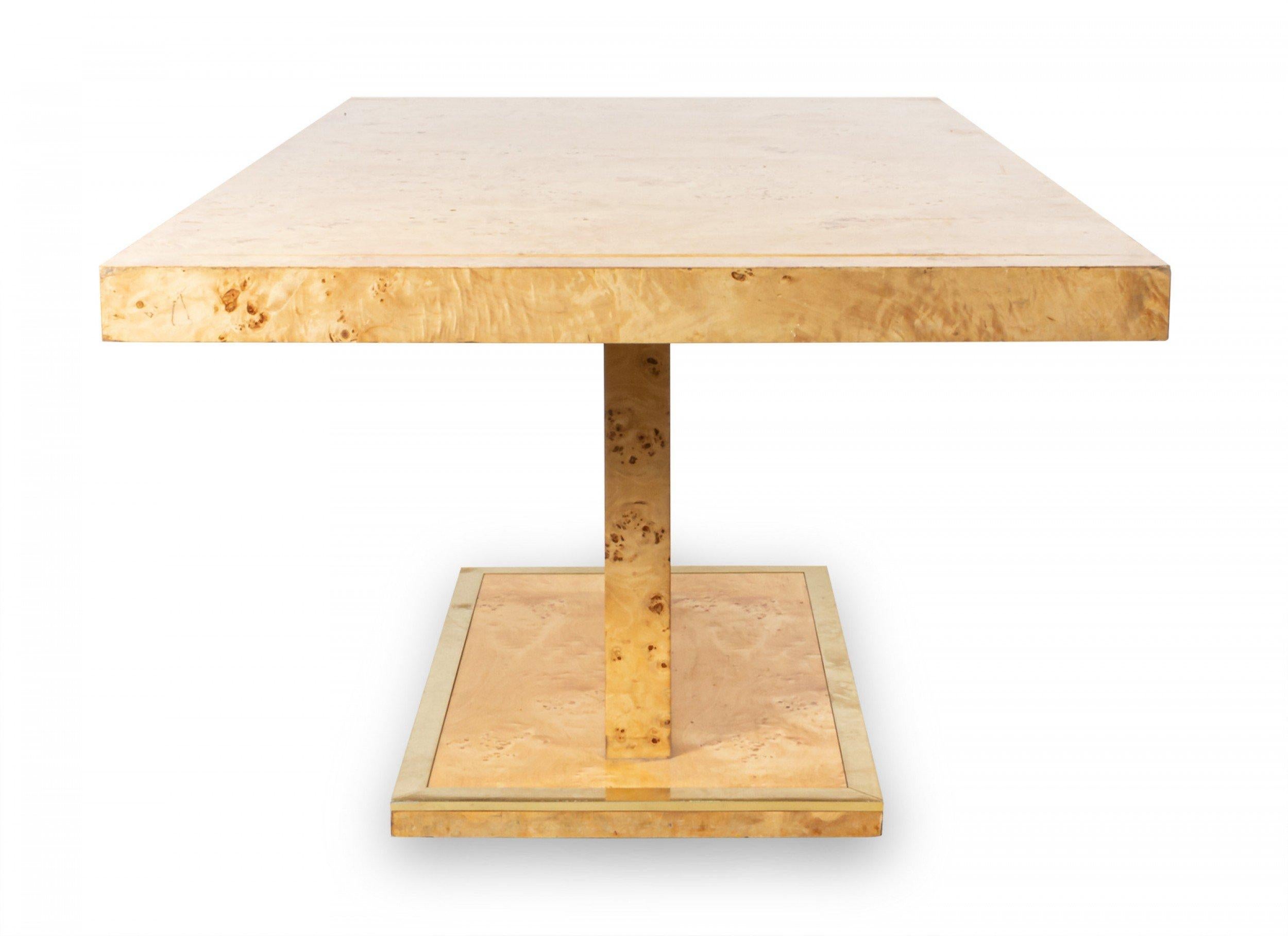 Tavolo da pranzo in legno di radica in stile Milo Baughman, con due foglie allungabili e struttura in metallo sulla base (le foglie misurano 16,5