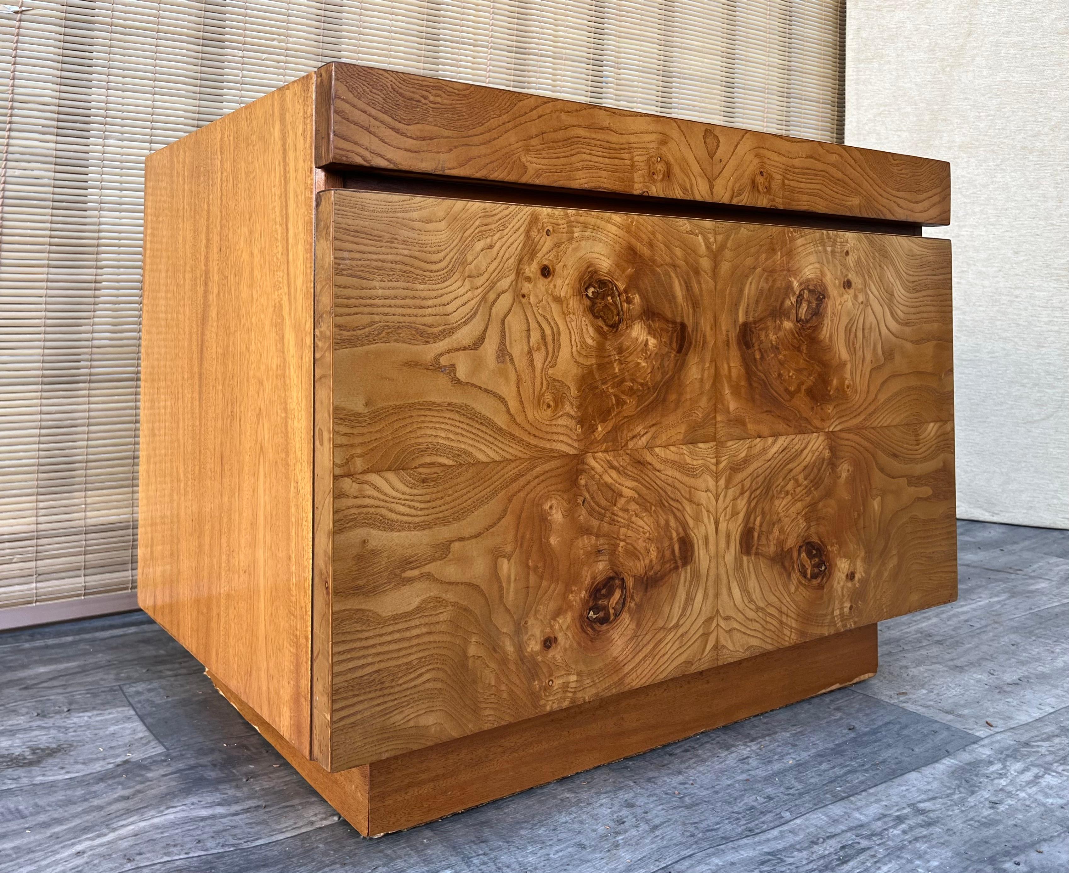Mid-Century Modern Burl Wood Nightstand by Lane Altavista. Circa 1970s. 4