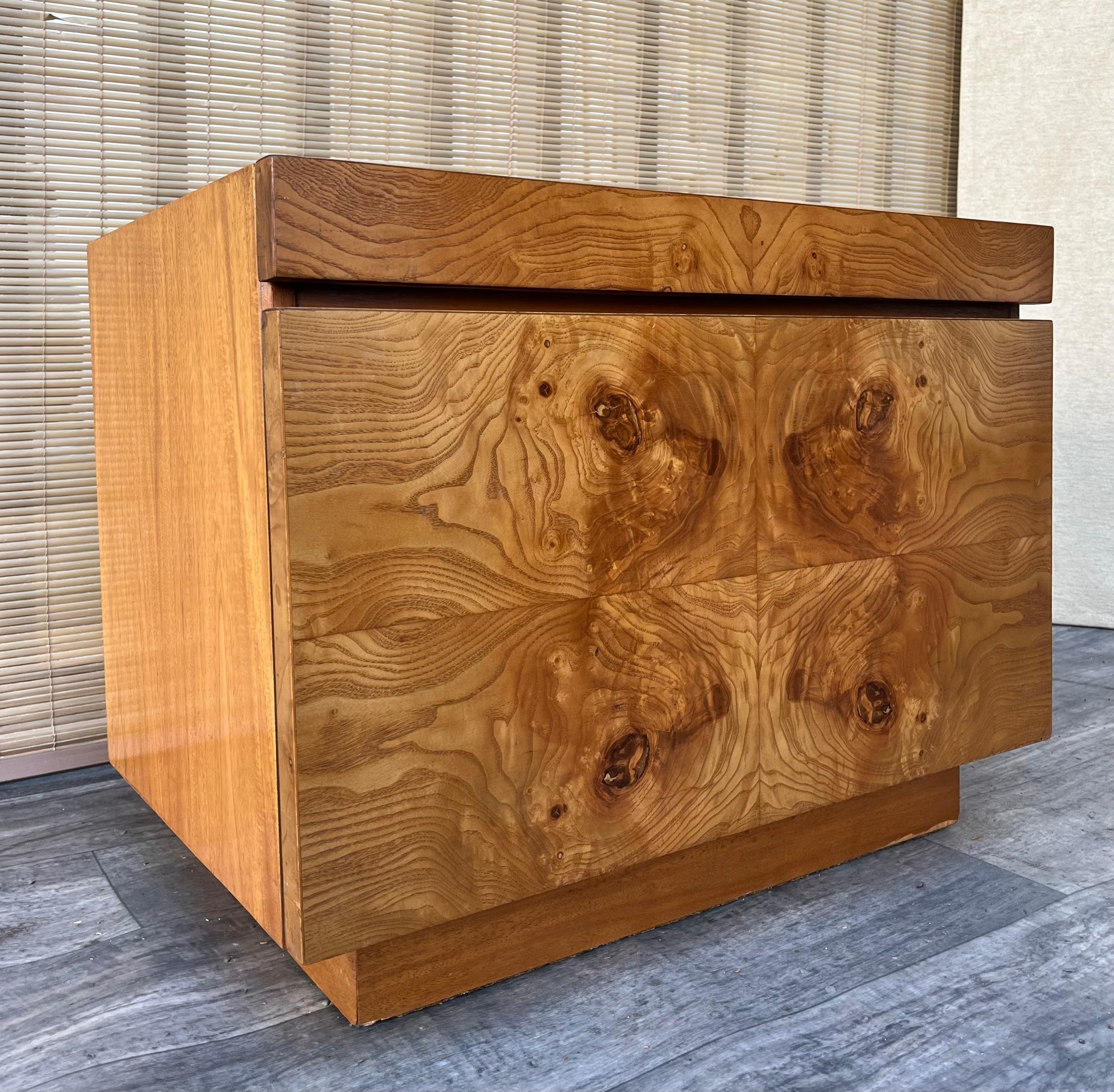Mid-Century Modern Burl Wood Nightstand by Lane Altavista. Circa 1970s. 5