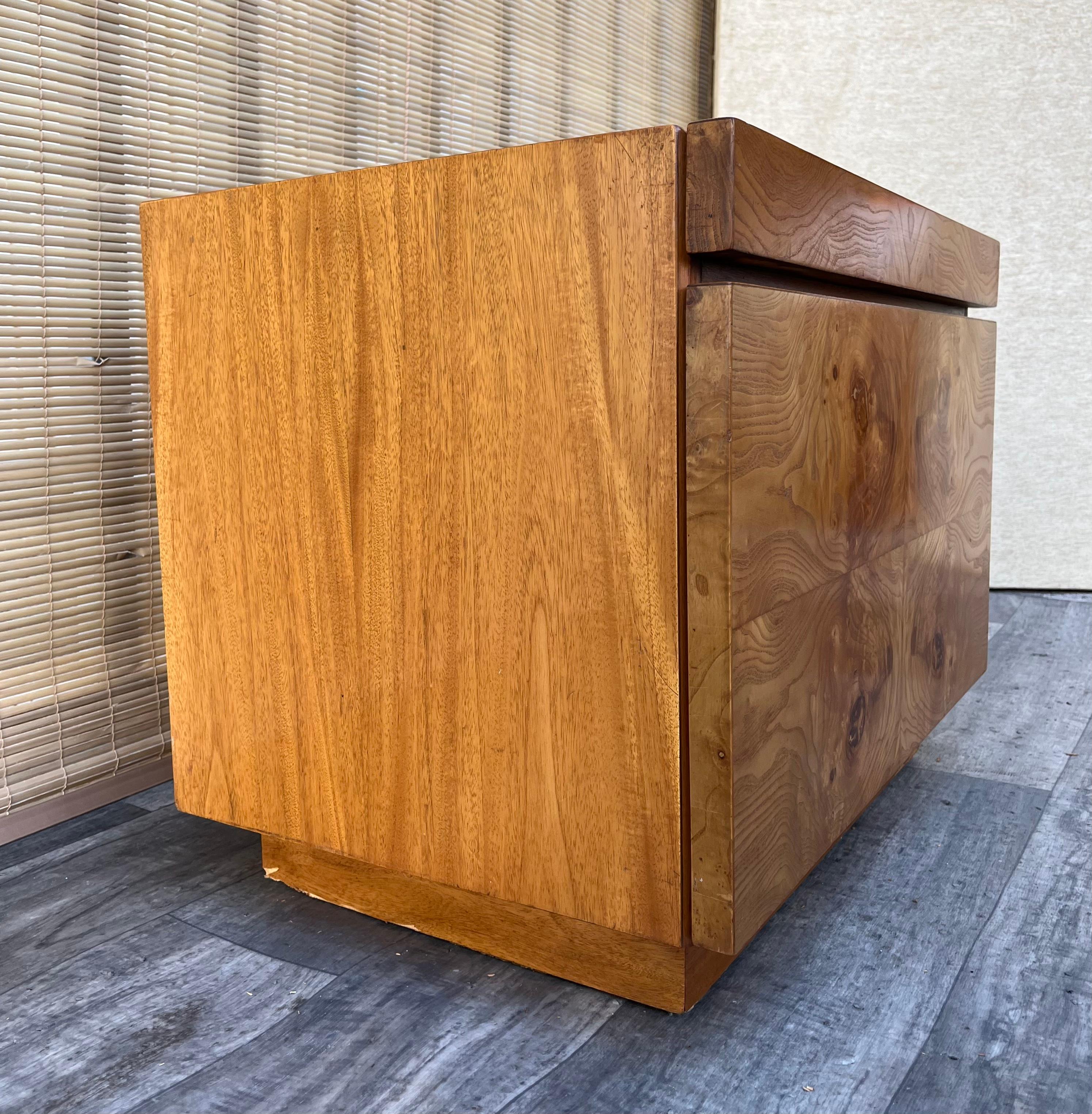 Mid-Century Modern Burl Wood Nightstand by Lane Altavista. Circa 1970s. 6