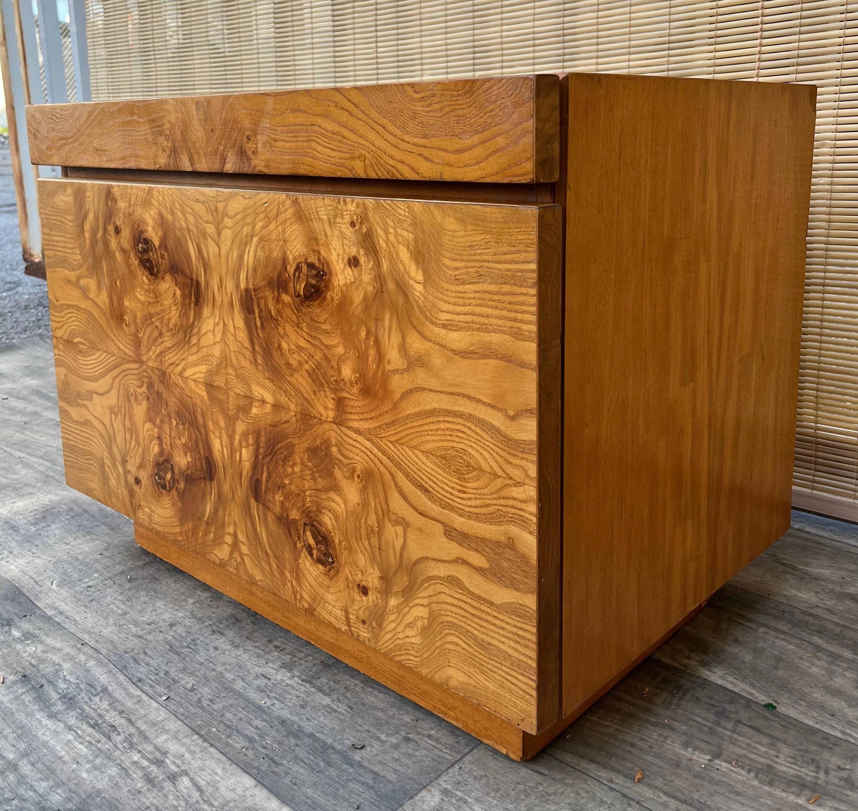 Mid-Century Modern Burl Wood Nightstand by Lane Altavista. Circa 1970s. 1