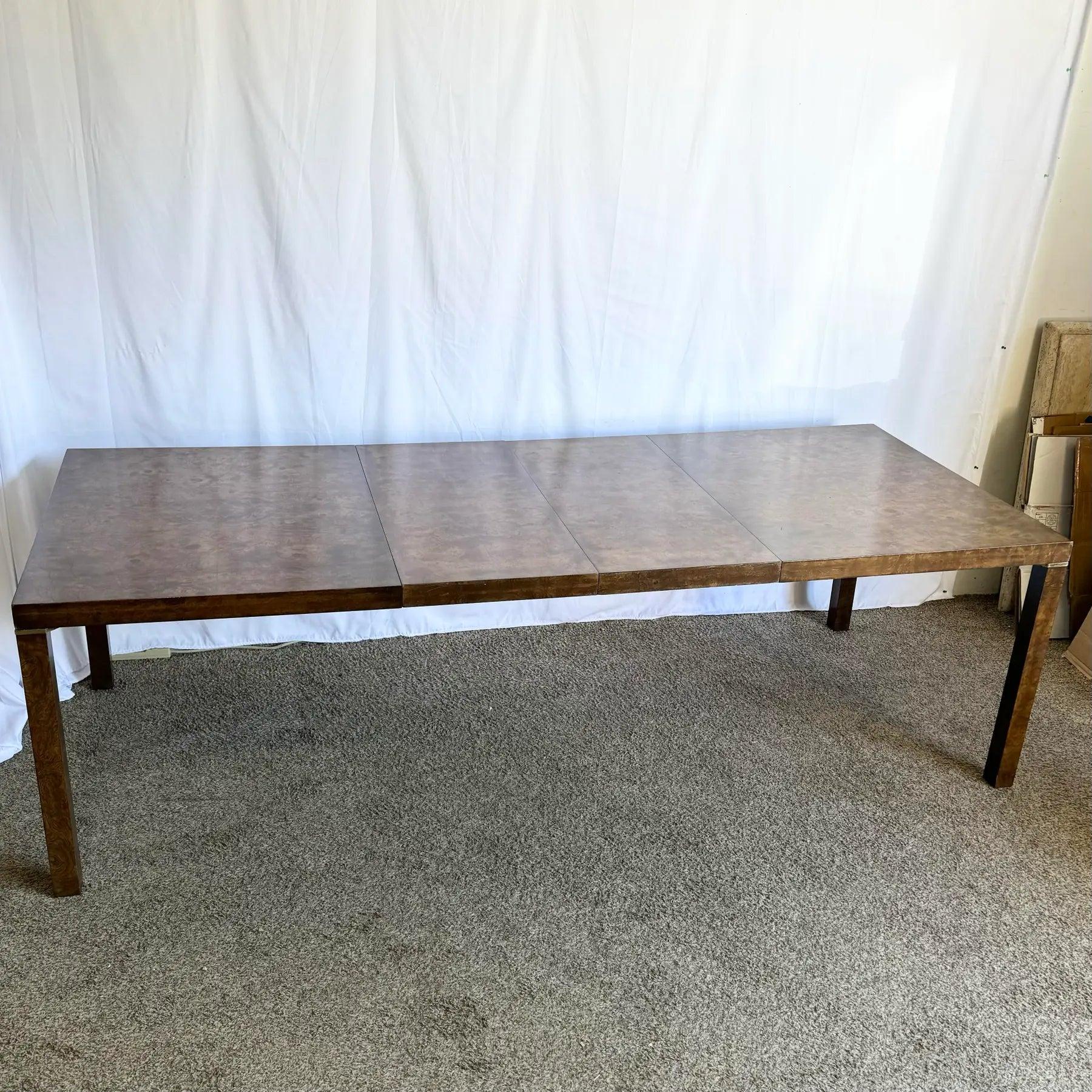 Mid-Century Modern Table de salle à manger extensible Parsons en bois de ronce de style moderne du milieu du siècle par Lane en vente