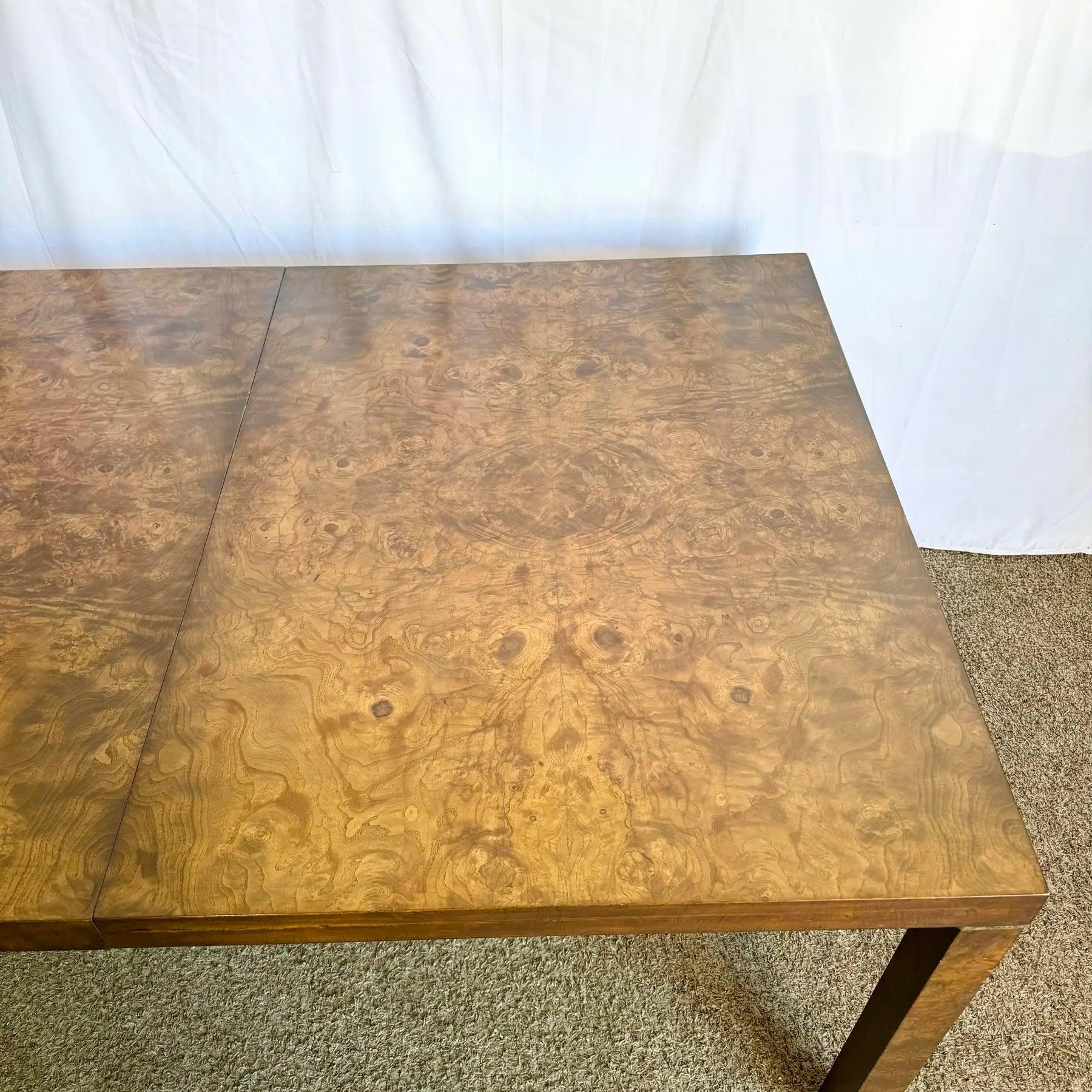 Table de salle à manger extensible Parsons en bois de ronce de style moderne du milieu du siècle par Lane Bon état - En vente à Delray Beach, FL