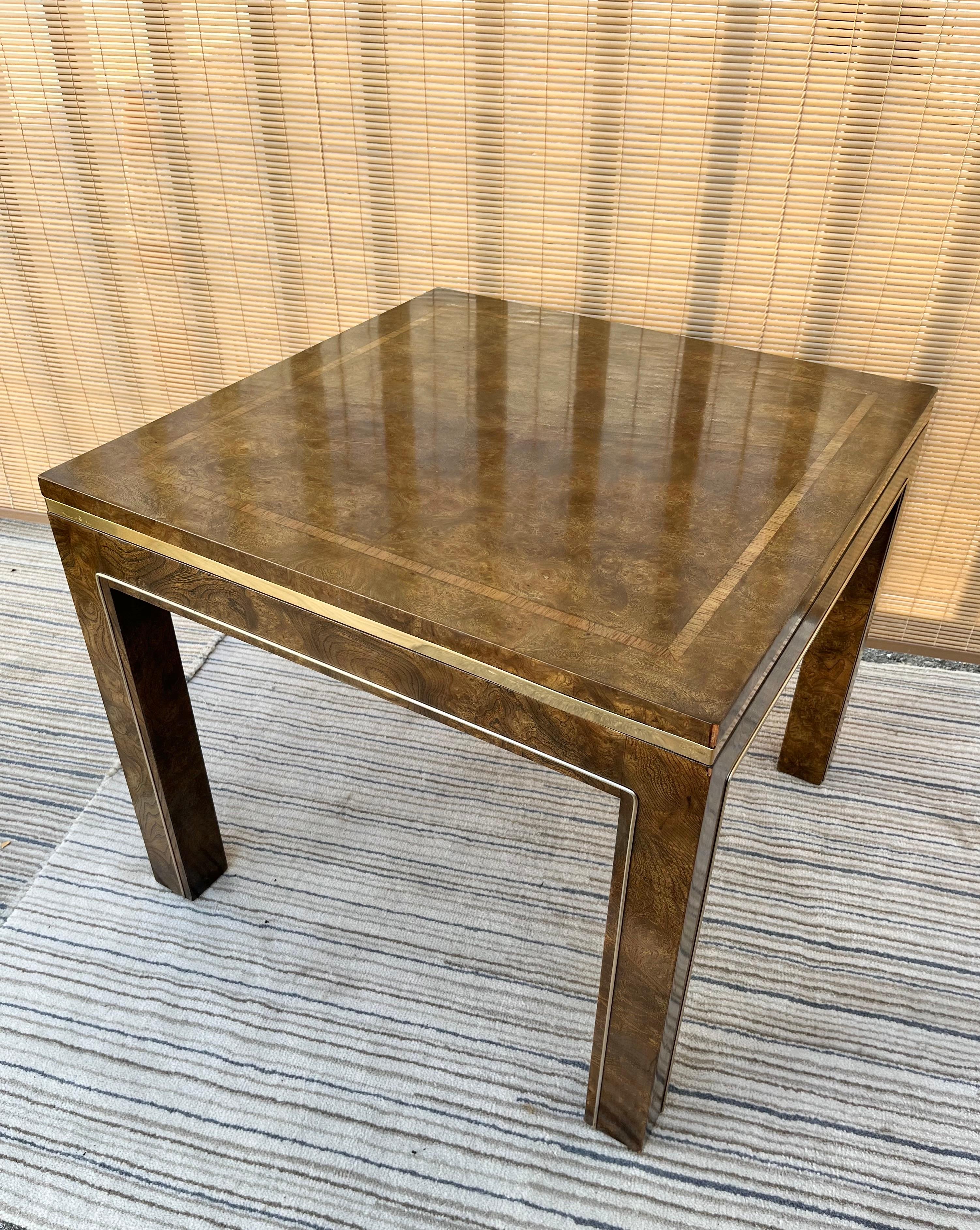 Placage Table d'appoint en bois de broussin de style mi-siècle moderne par Mastercraft Furniture en vente
