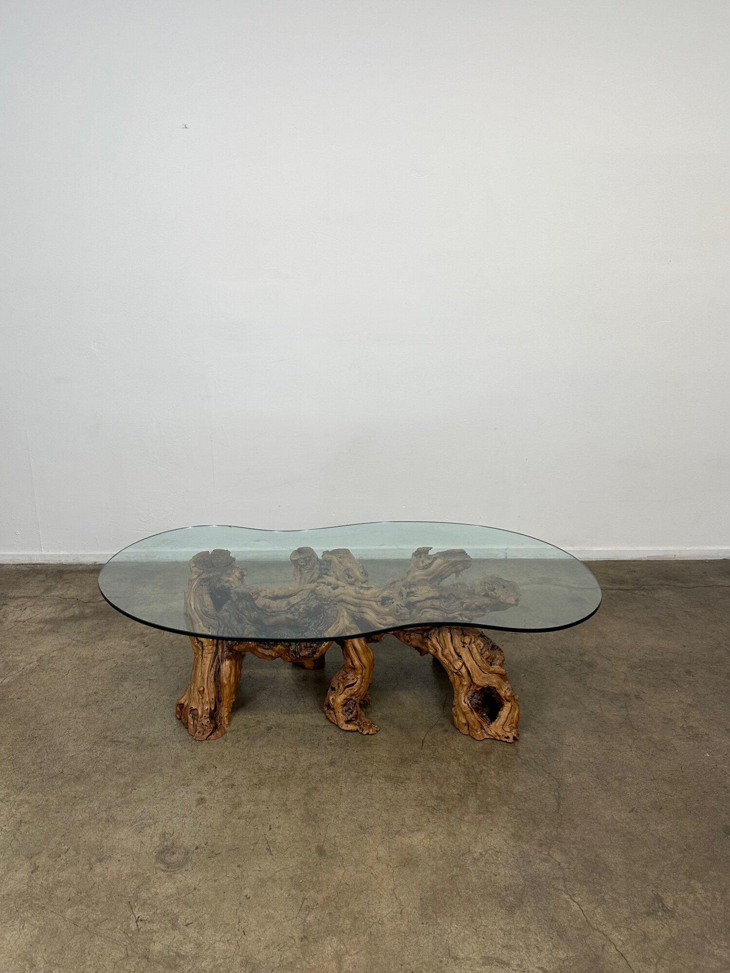 Mid-Century Modern Burled Driftwood Coffee Table with Amorphic Glass Top In Good Condition In Los Angeles, CA