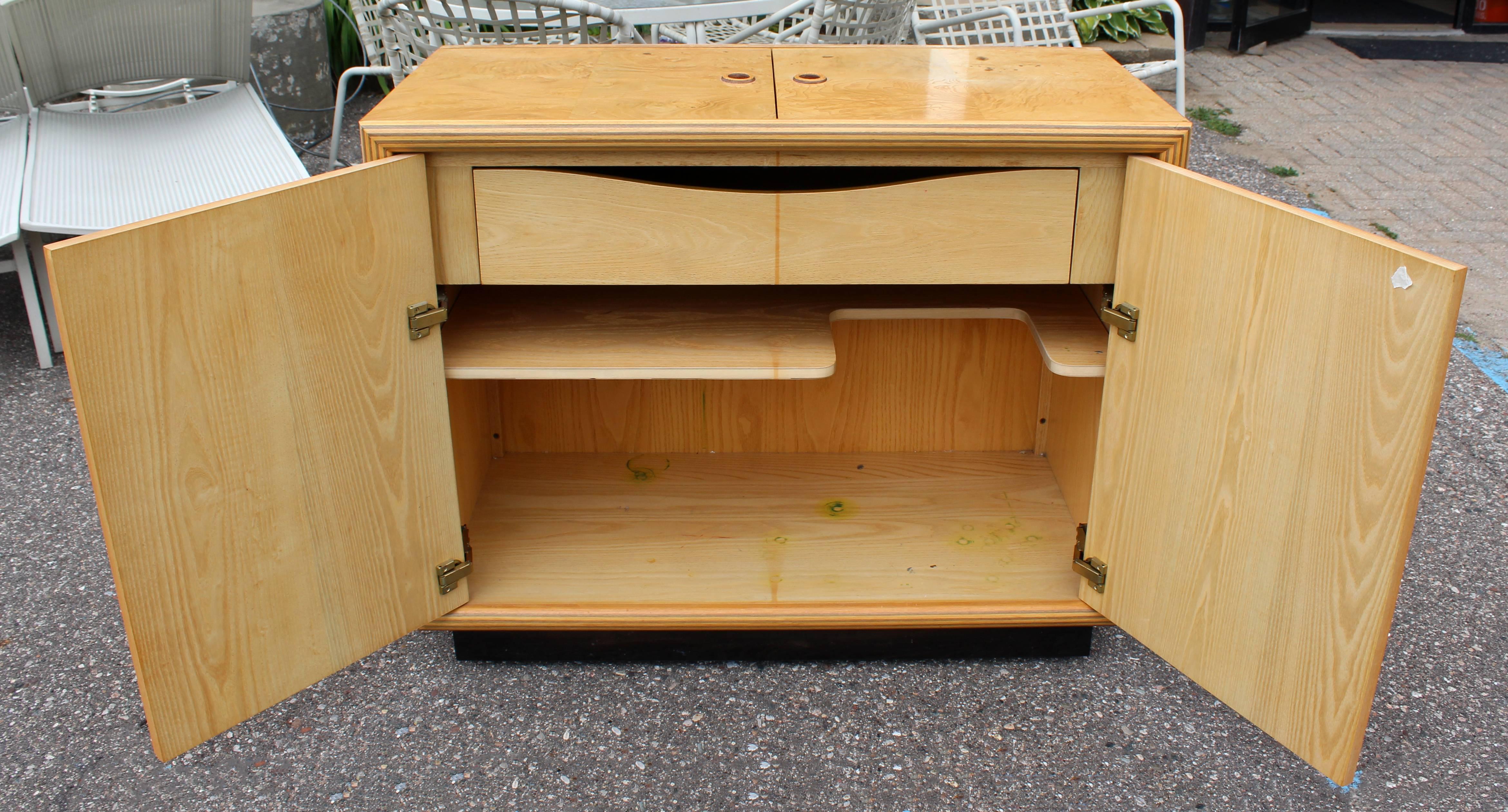 Mid-Century Modern Burled Olive Wood Henredon Dry Bart Cart on Wheels 1970s 6