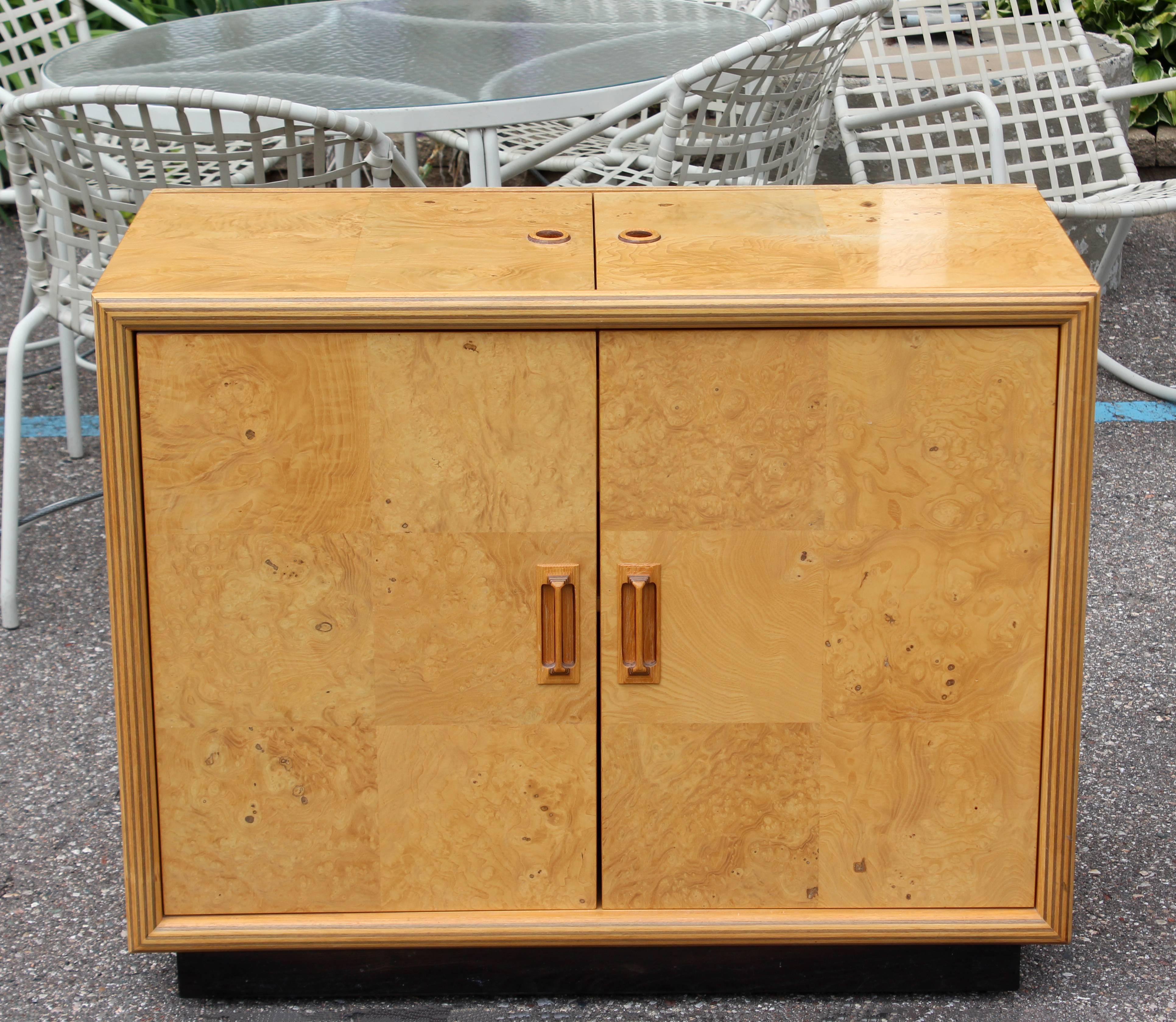 American Mid-Century Modern Burled Olive Wood Henredon Dry Bart Cart on Wheels 1970s