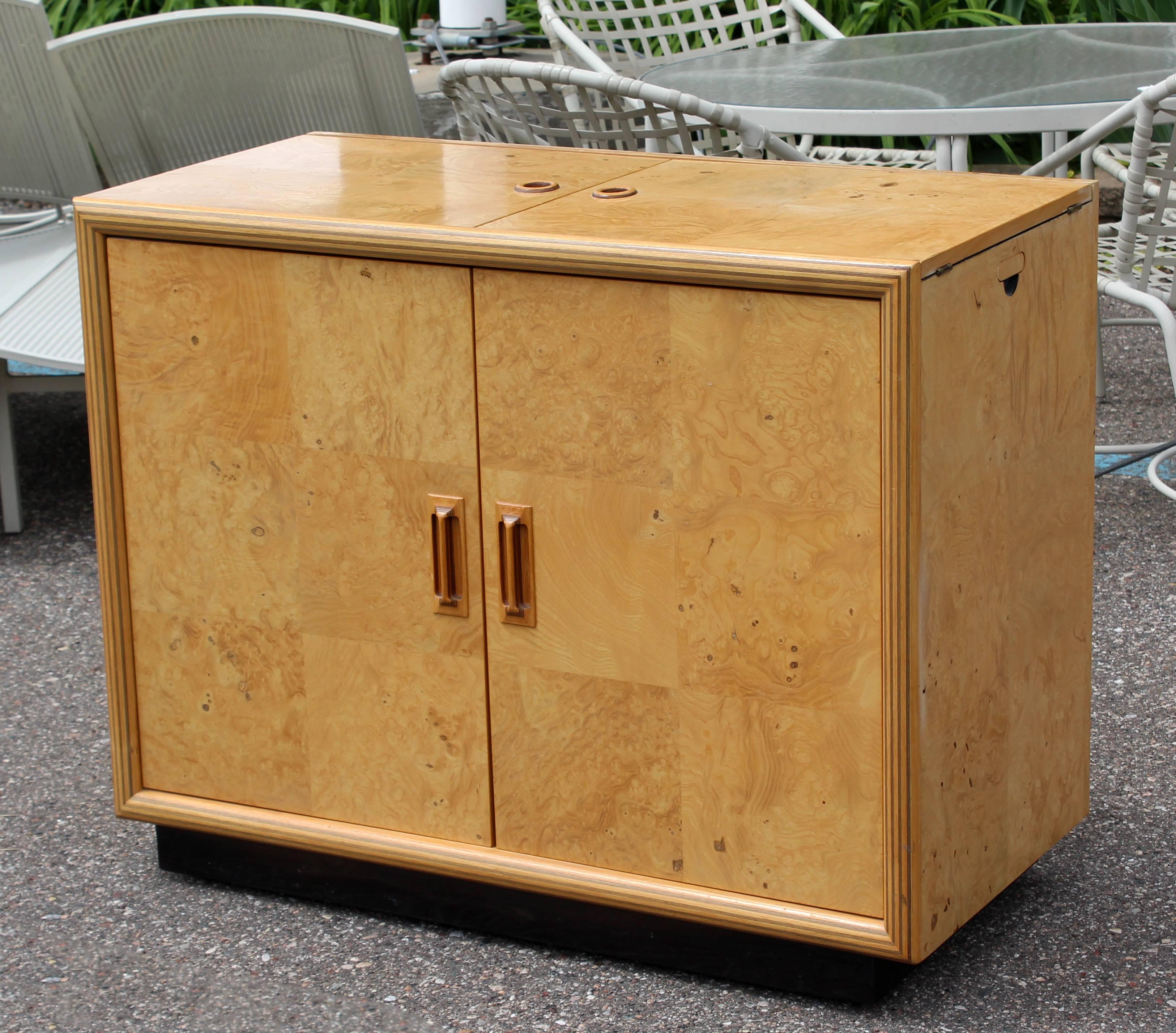 Mid-Century Modern Burled Olive Wood Henredon Dry Bart Cart on Wheels 1970s In Good Condition In Keego Harbor, MI