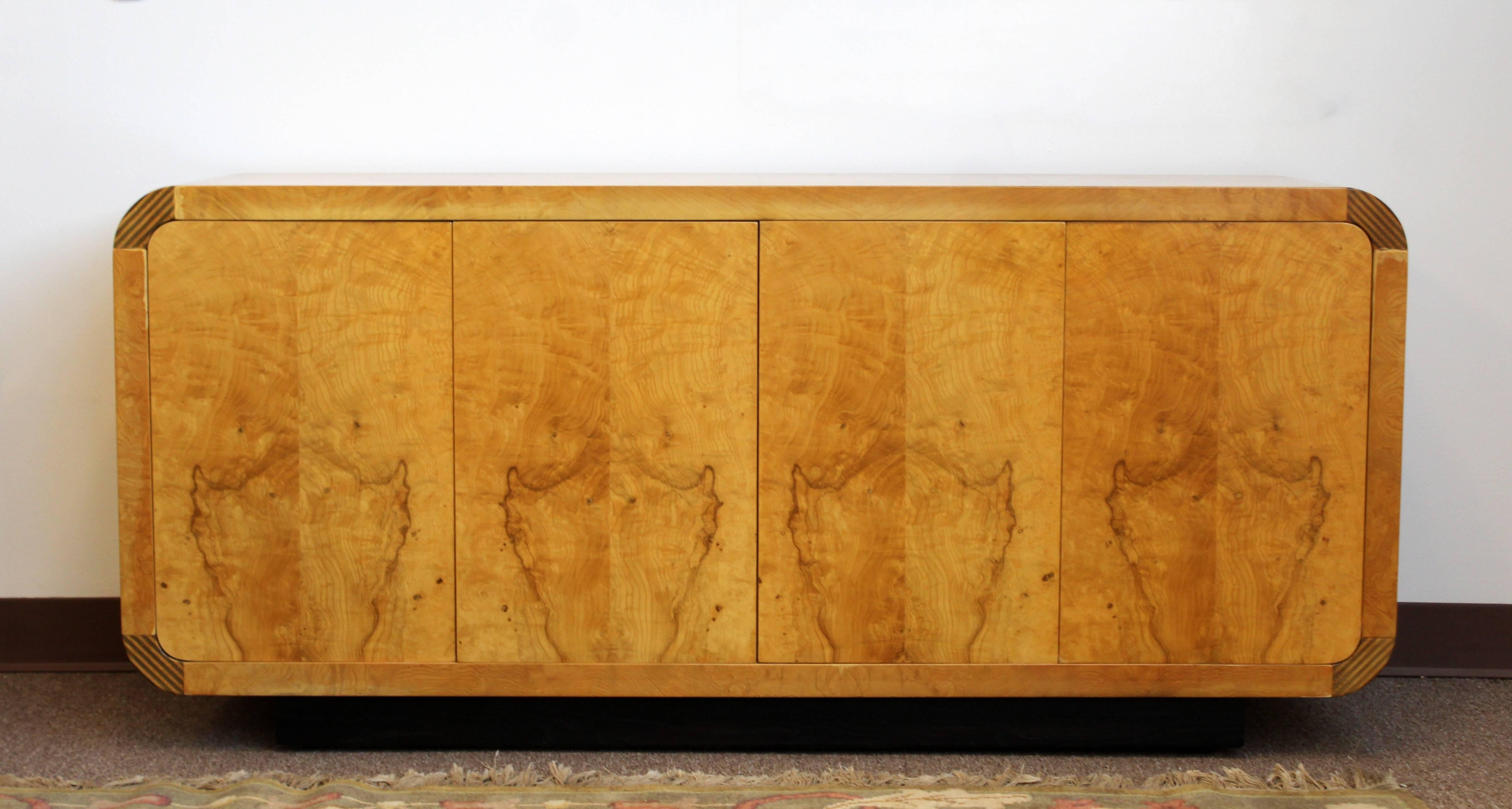 For your consideration is a magnificent credenza, made of burled wood and with ebony trim, with four doors and two shelves, from Henredon's Scene Two Collection, circa 1970s. In very good condition. The dimensions are 60