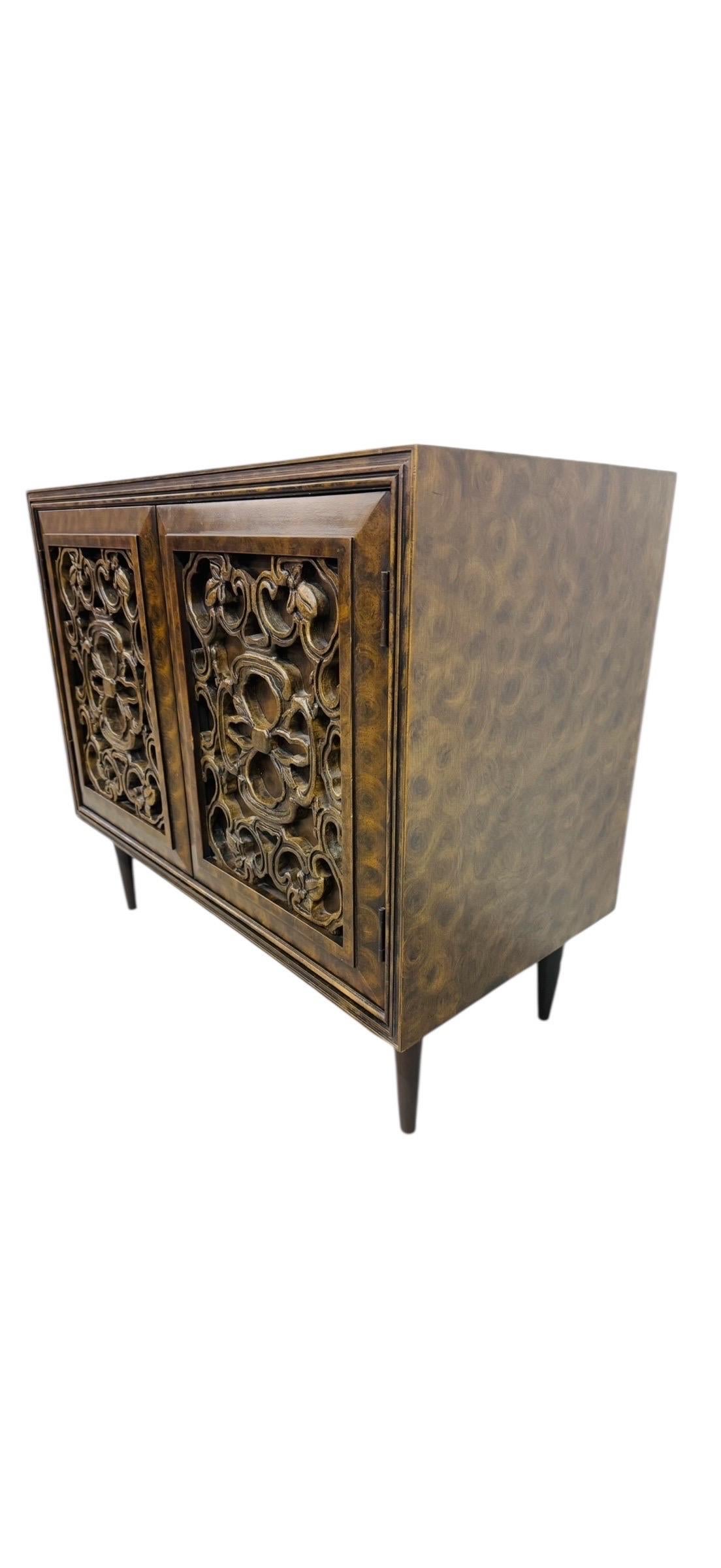 Cómoda Moderna de Mitad de Siglo de Madera Burilada - Lote de 2 siglo XX en venta
