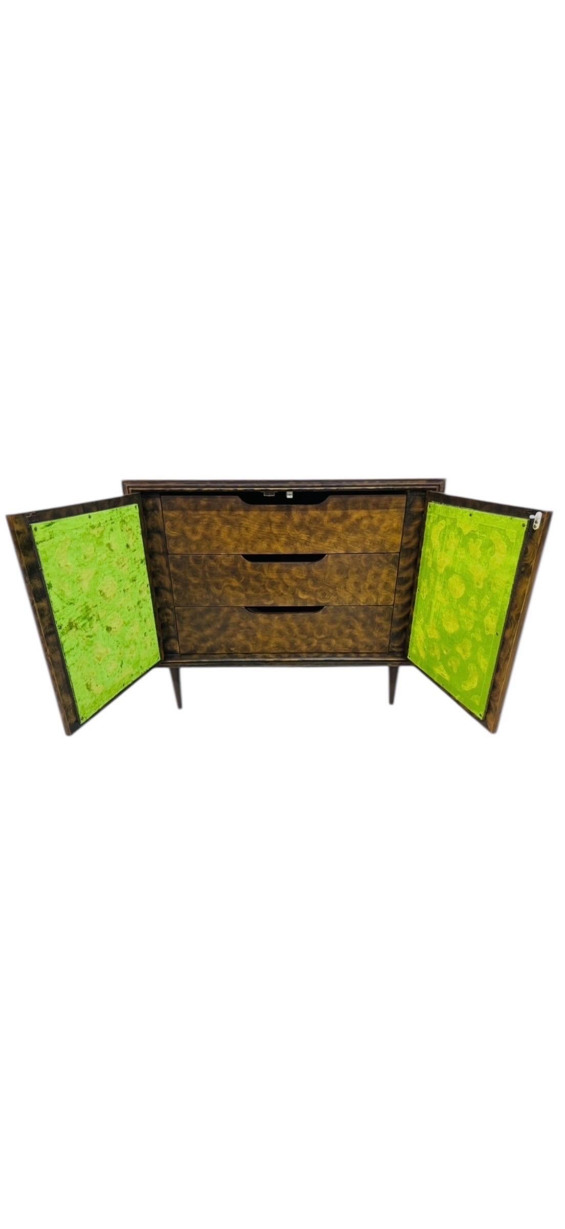 Cómoda Moderna de Mitad de Siglo de Madera Burilada - Lote de 2 en venta 2