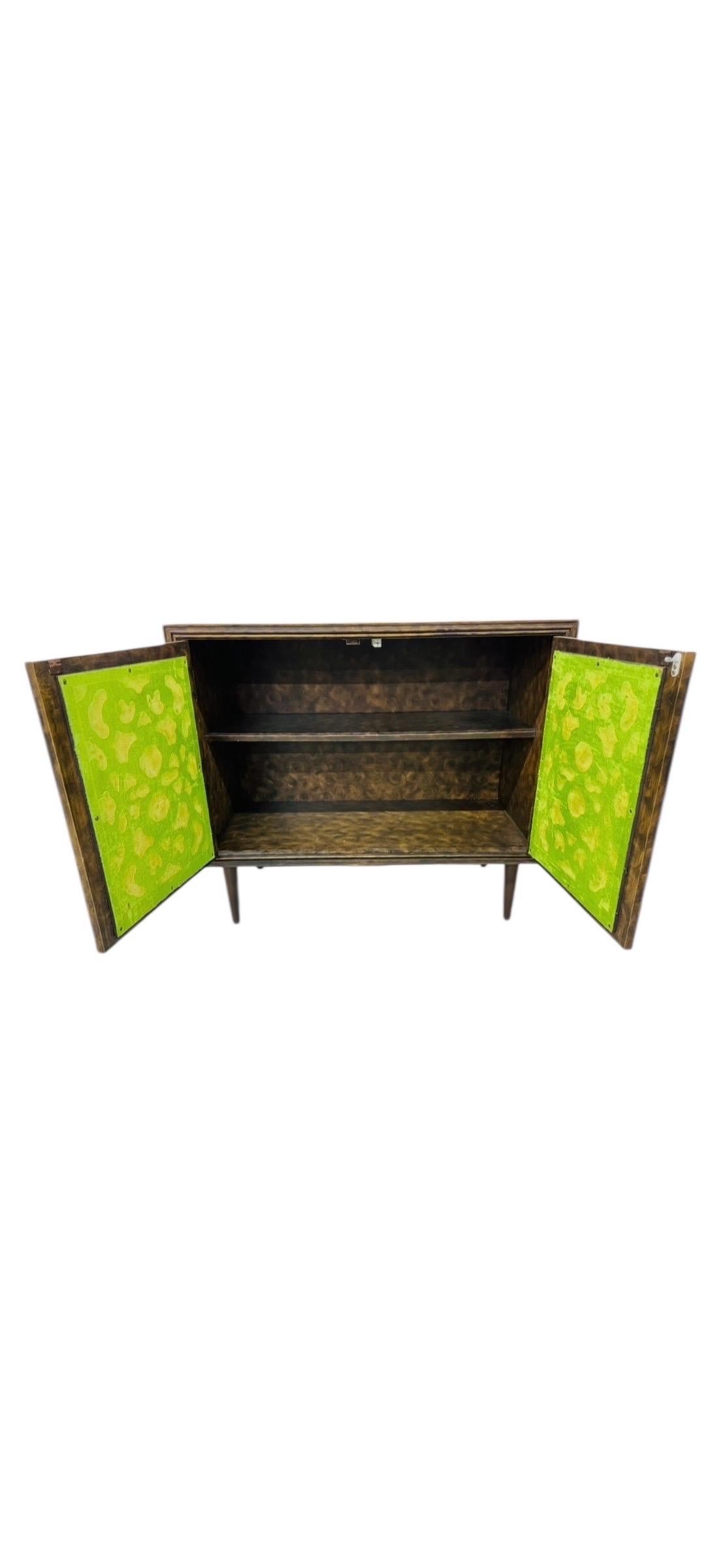 Cómoda Moderna de Mitad de Siglo de Madera Burilada - Lote de 2 en venta 3