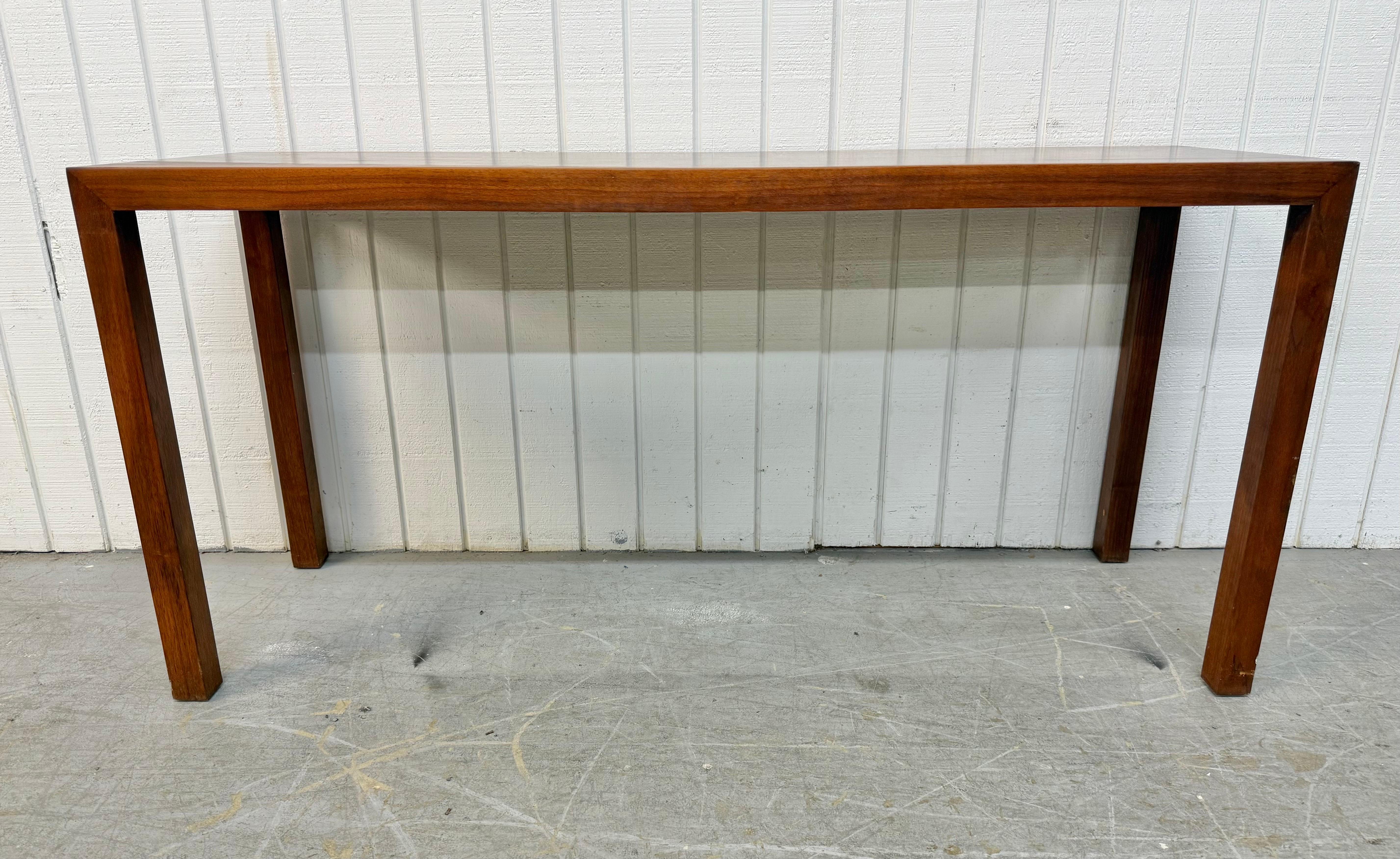 Mid-Century Modern Burled Wood Walnuss Sofa Tisch im Zustand „Gut“ im Angebot in Clarksboro, NJ