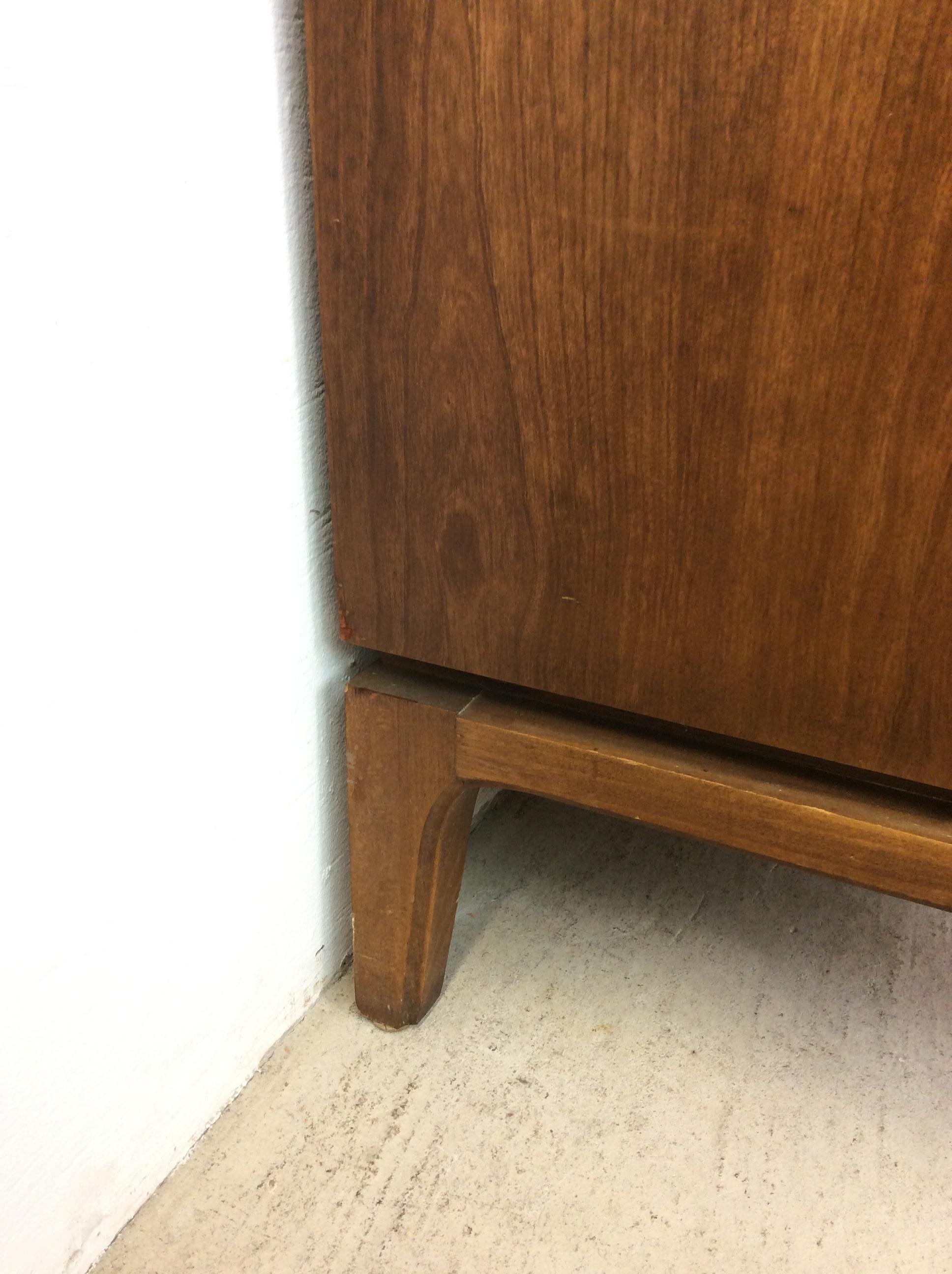 Mid Century Modern Burlwood Nightstands by Thomaville - A Pair In Excellent Condition In Freehold, NJ