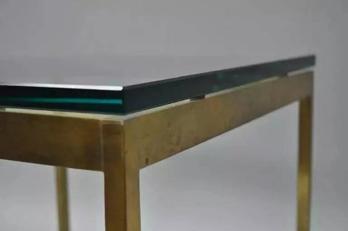 Table d'appoint carrée en laiton bruni de style moderne du milieu du siècle dernier par Scope Furniture Bon état - En vente à Philadelphia, PA