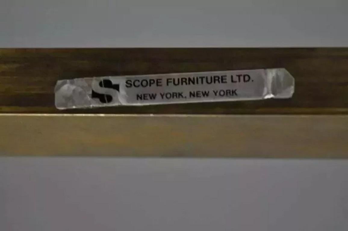 Table d'appoint carrée en laiton bruni de style moderne du milieu du siècle dernier par Scope Furniture en vente 1