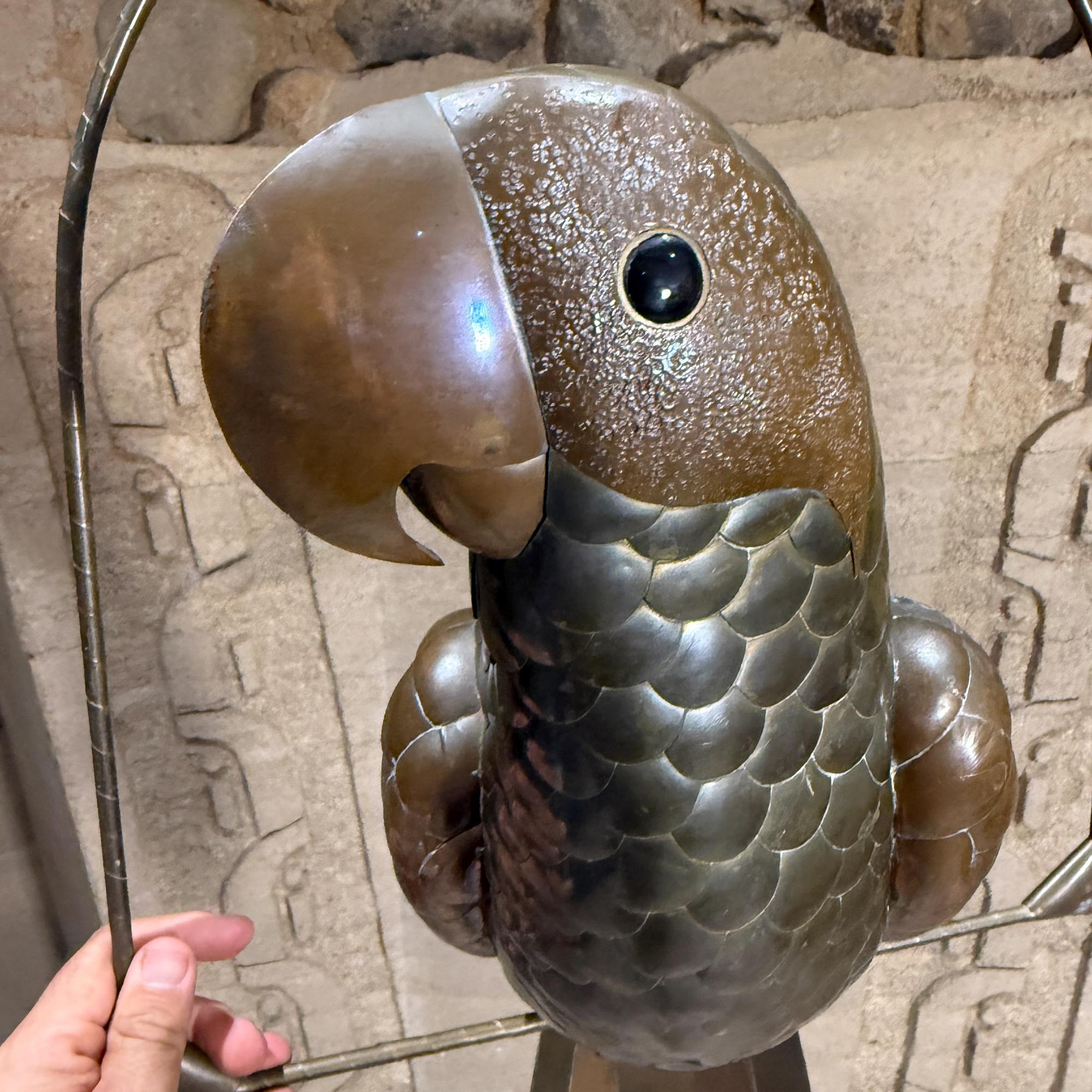 Scultura a sospensione di pappagallo in stile Bustamante, metà del secolo scorso in vendita 3