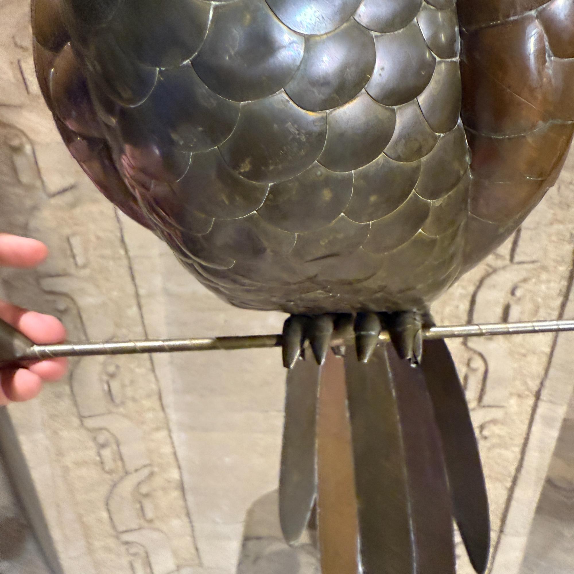 Scultura a sospensione di pappagallo in stile Bustamante, metà del secolo scorso in vendita 5