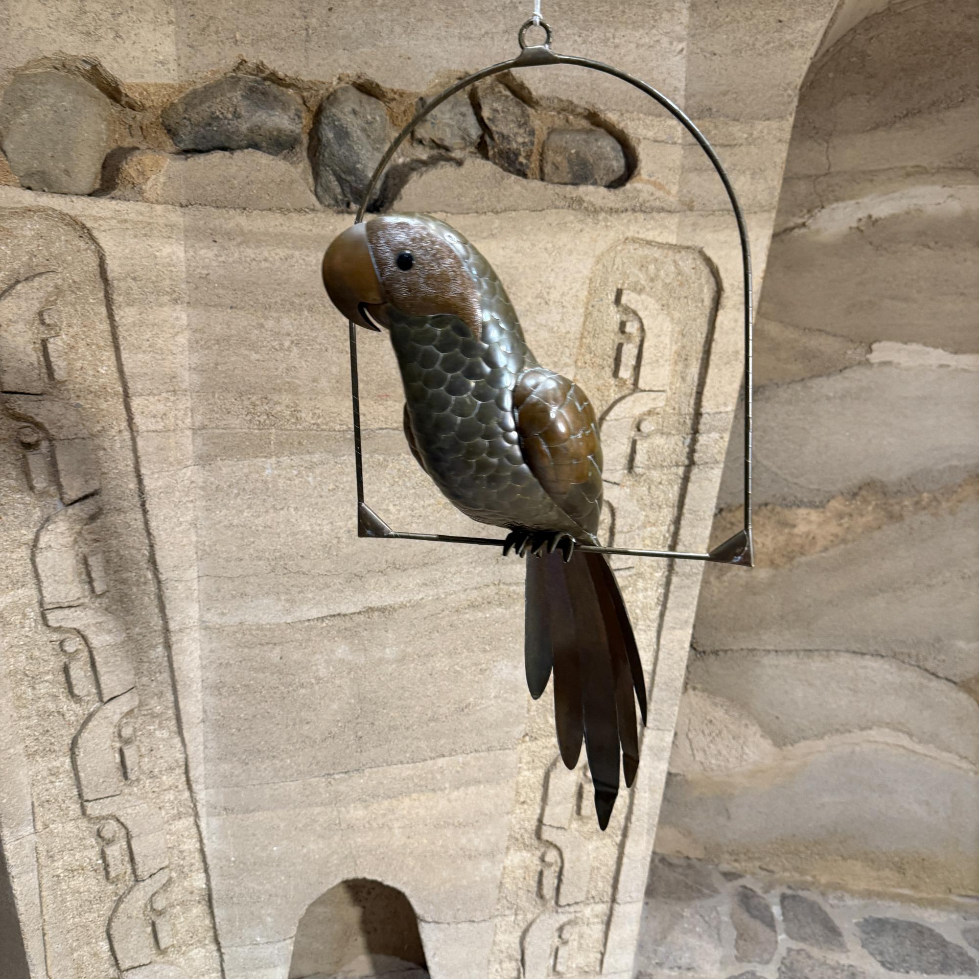 Scultura a sospensione di pappagallo in stile Bustamante, metà del secolo scorso in vendita 1