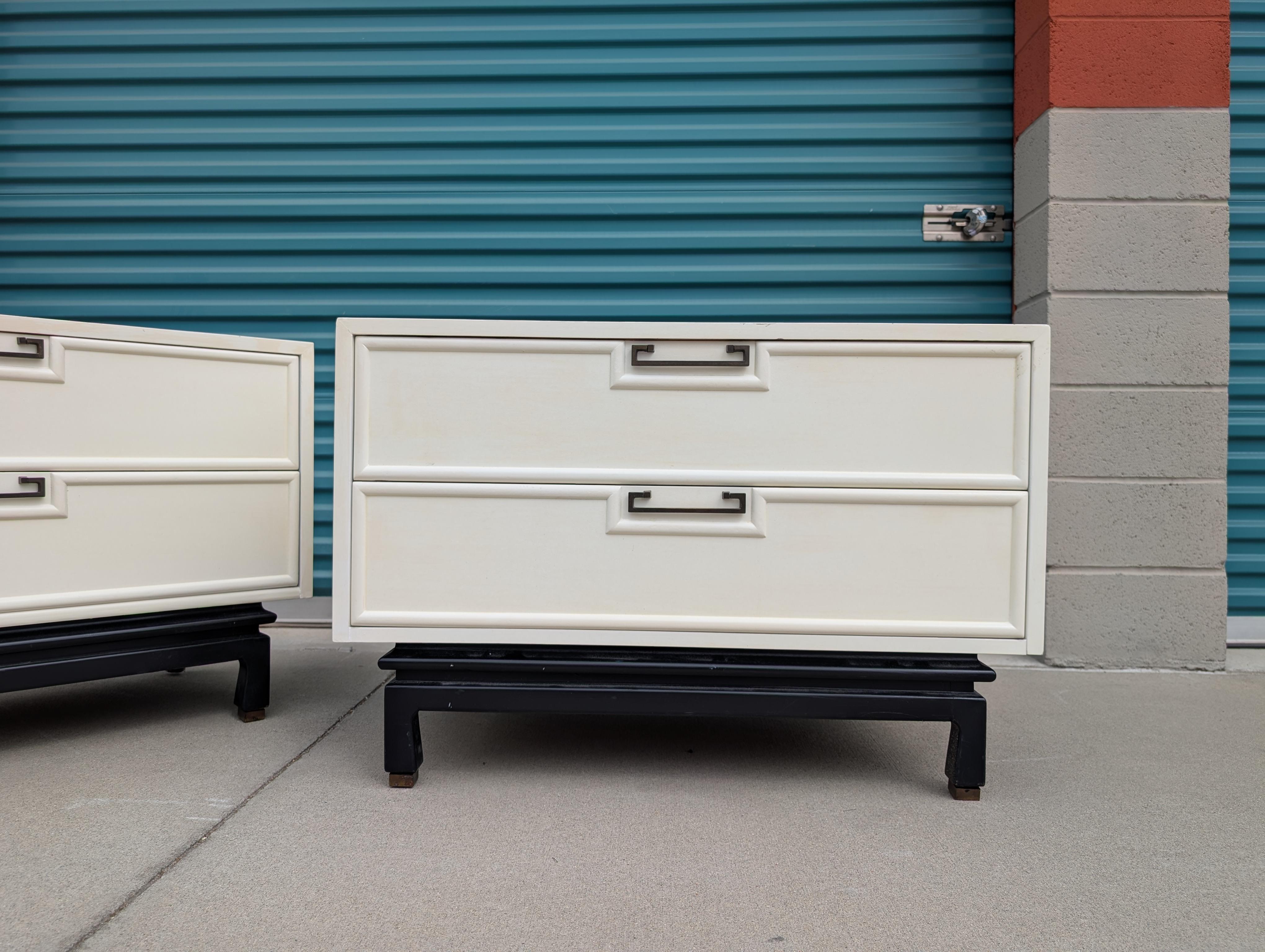 Mesillas de noche Mid Century Modern by American of Martinsville, c1970s en venta 2