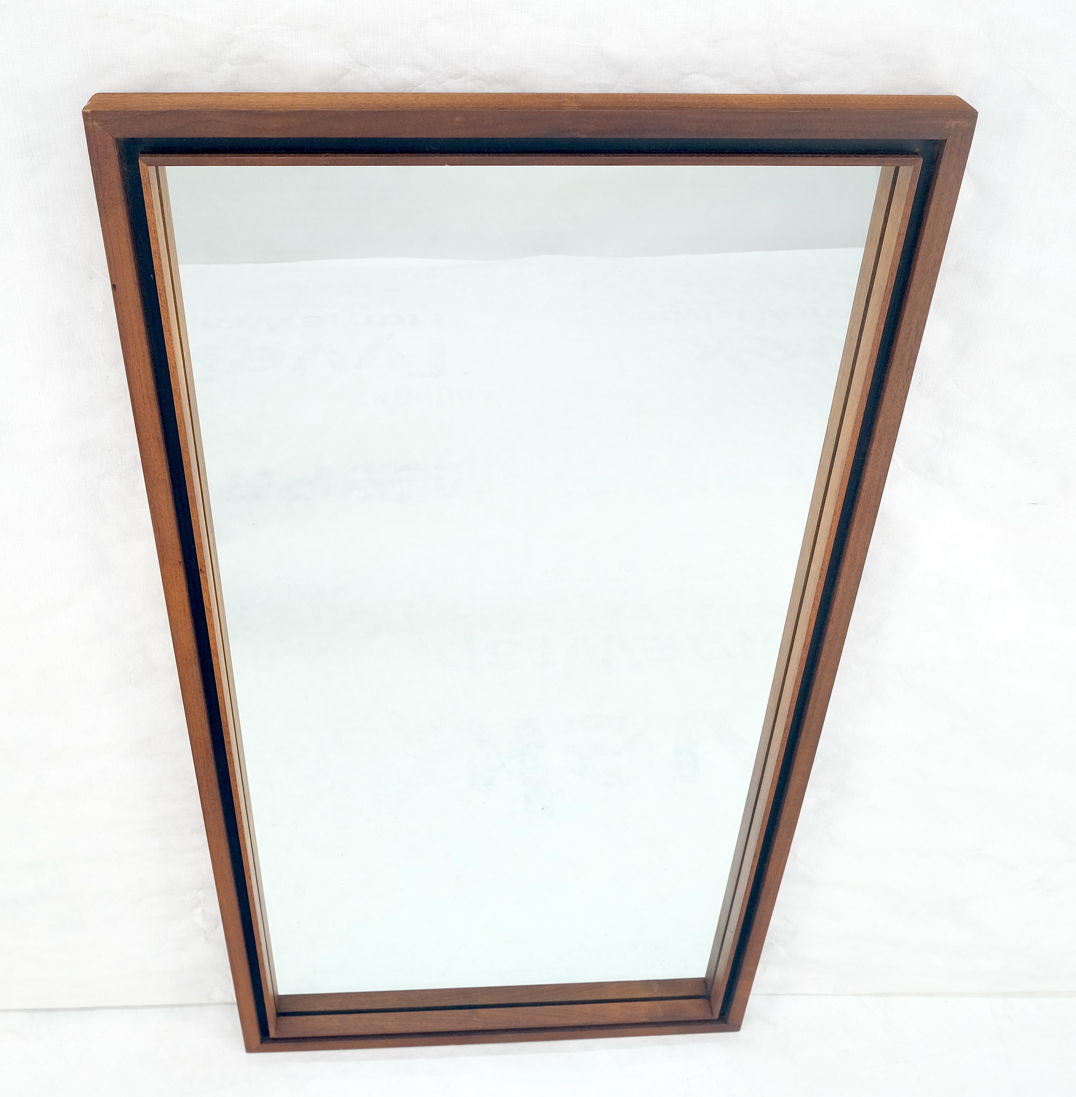 Américain Miroir mural rectangulaire en noyer huilé 25x46 Mint Mid Century Modern c1970s en vente