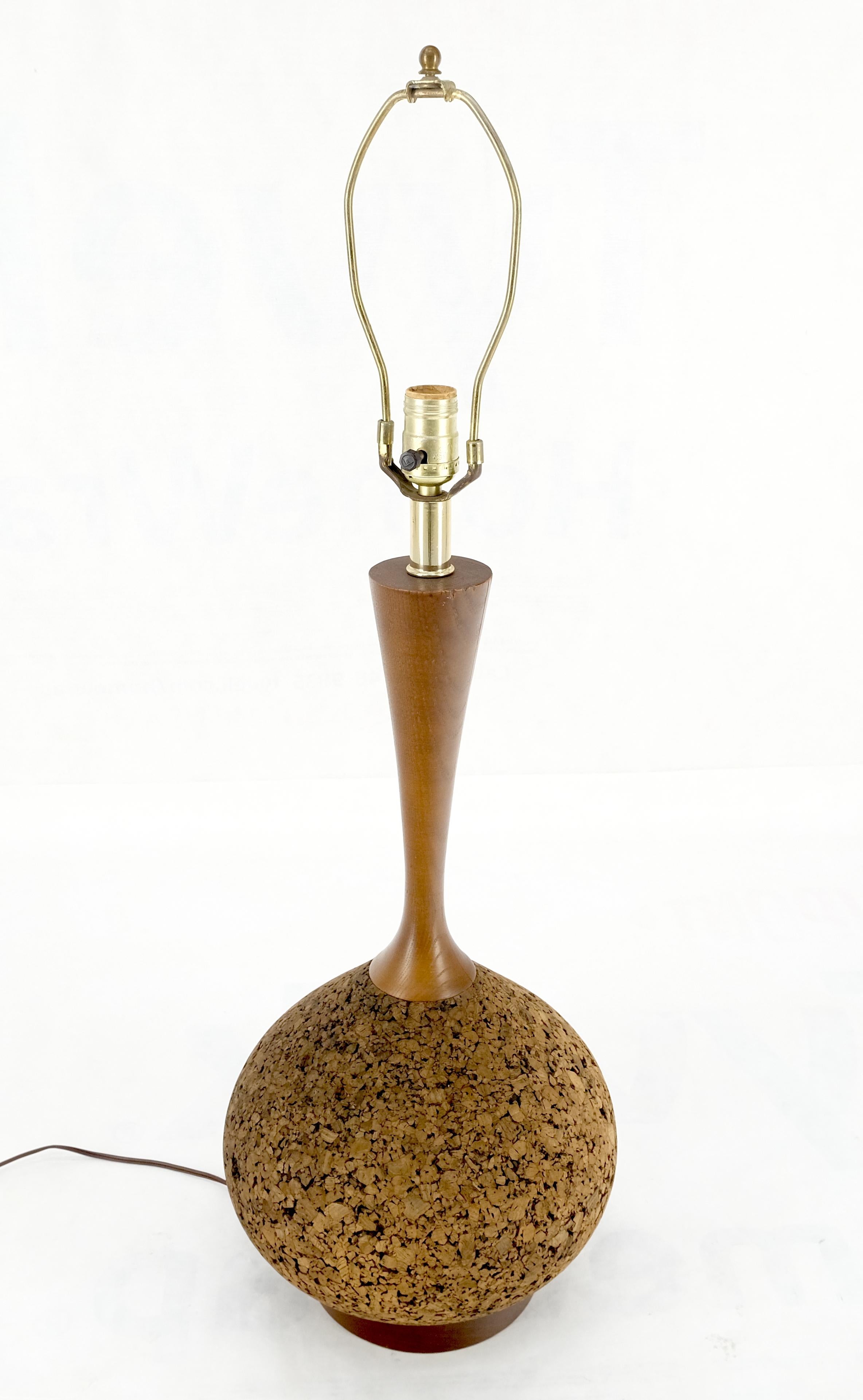 Mid Century Modern c1970s Onion Bulb Shape Turned Cork & Walnut Table Lamp MINT! In Good Condition For Sale In Rockaway, NJ