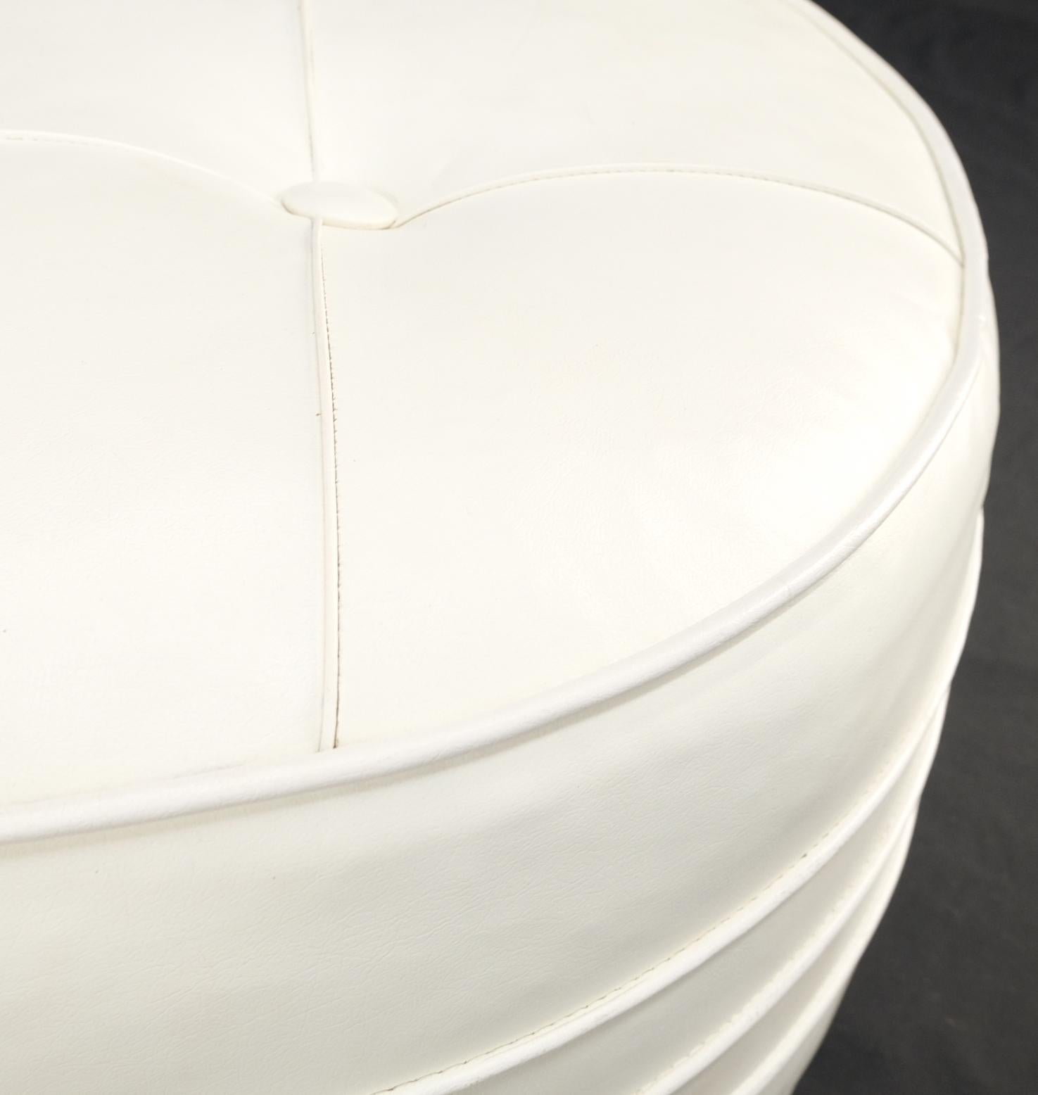 Mid-Century Modern c1970s Round White Naugahyde Tufted Pouf Ottoman Bench Mint! For Sale 6