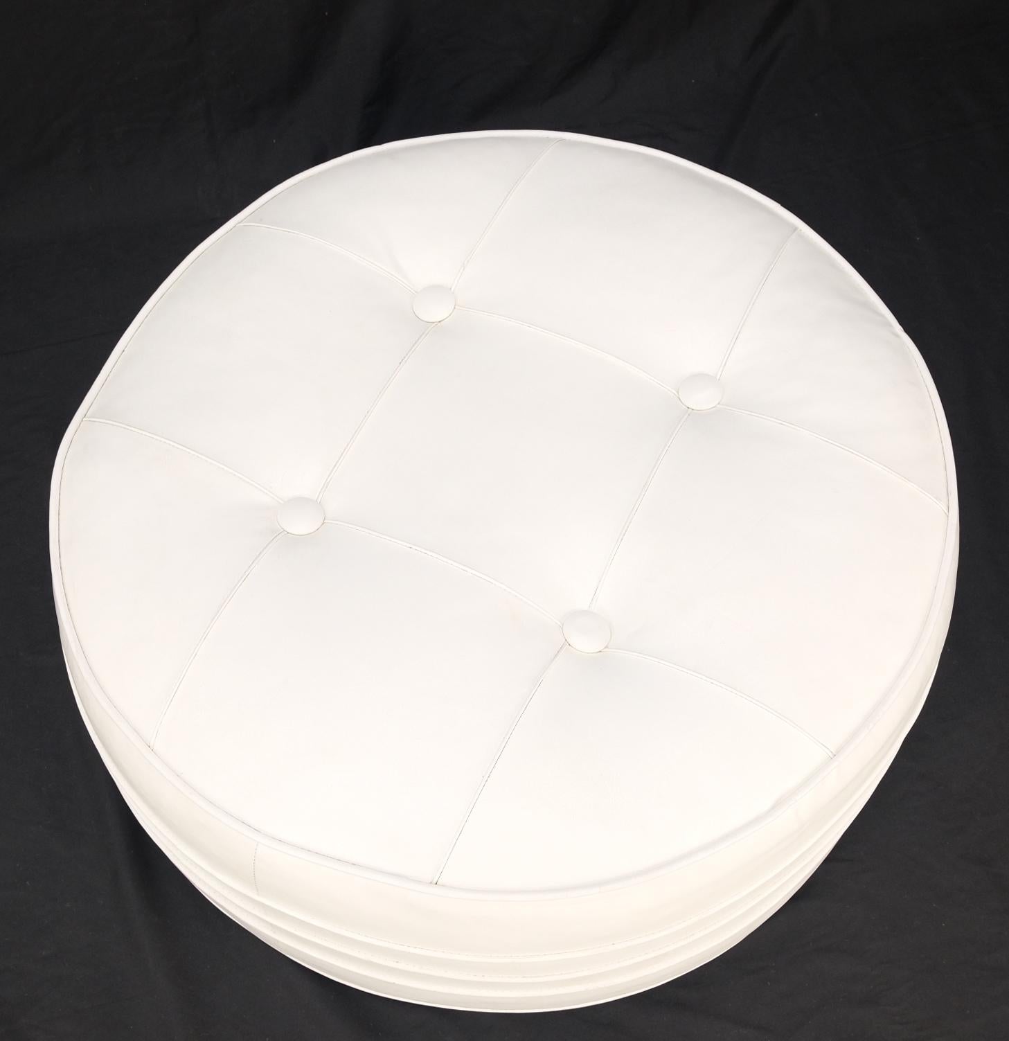 Mid-Century Modern c1970s round white Naugahyde tufted pouf ottoman bench mint!