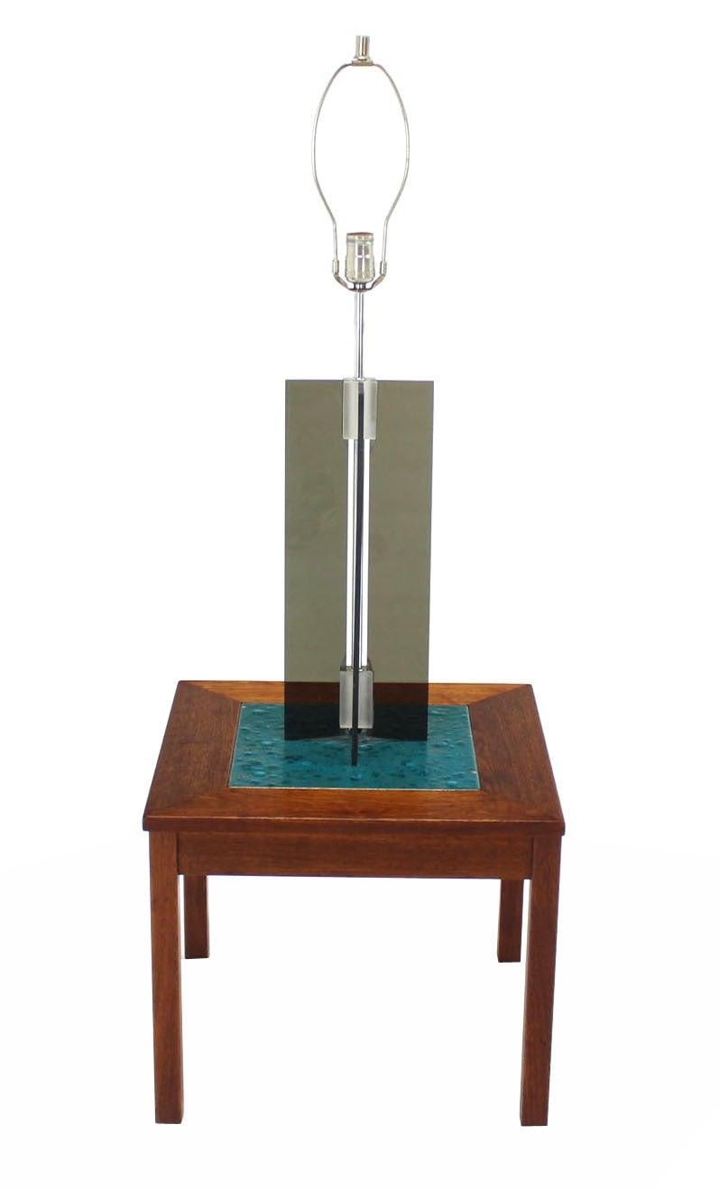 Mid Century Modern c1970s Smoked Lucite X-Base Chrome Table Lamp In Excellent Condition For Sale In Rockaway, NJ