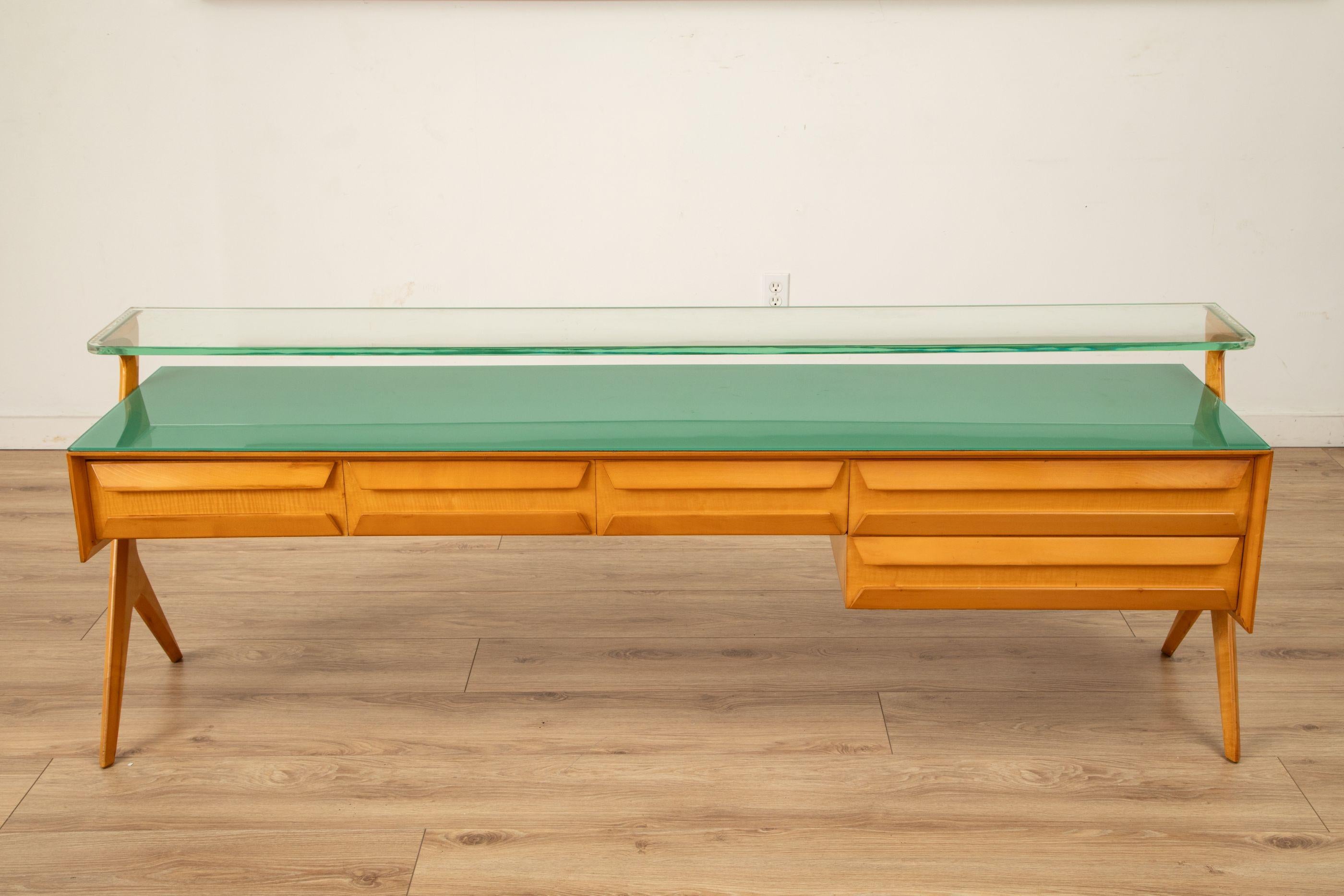 Mobile consolle moderno di metà secolo di Vittorio Dassi, 
Italia, anni '50
Questo eccezionale mobile-console-vanity della metà del secolo scorso, opera del famoso designer italiano Vittorio Dassi, è un esempio di artigianato e design italiano degli