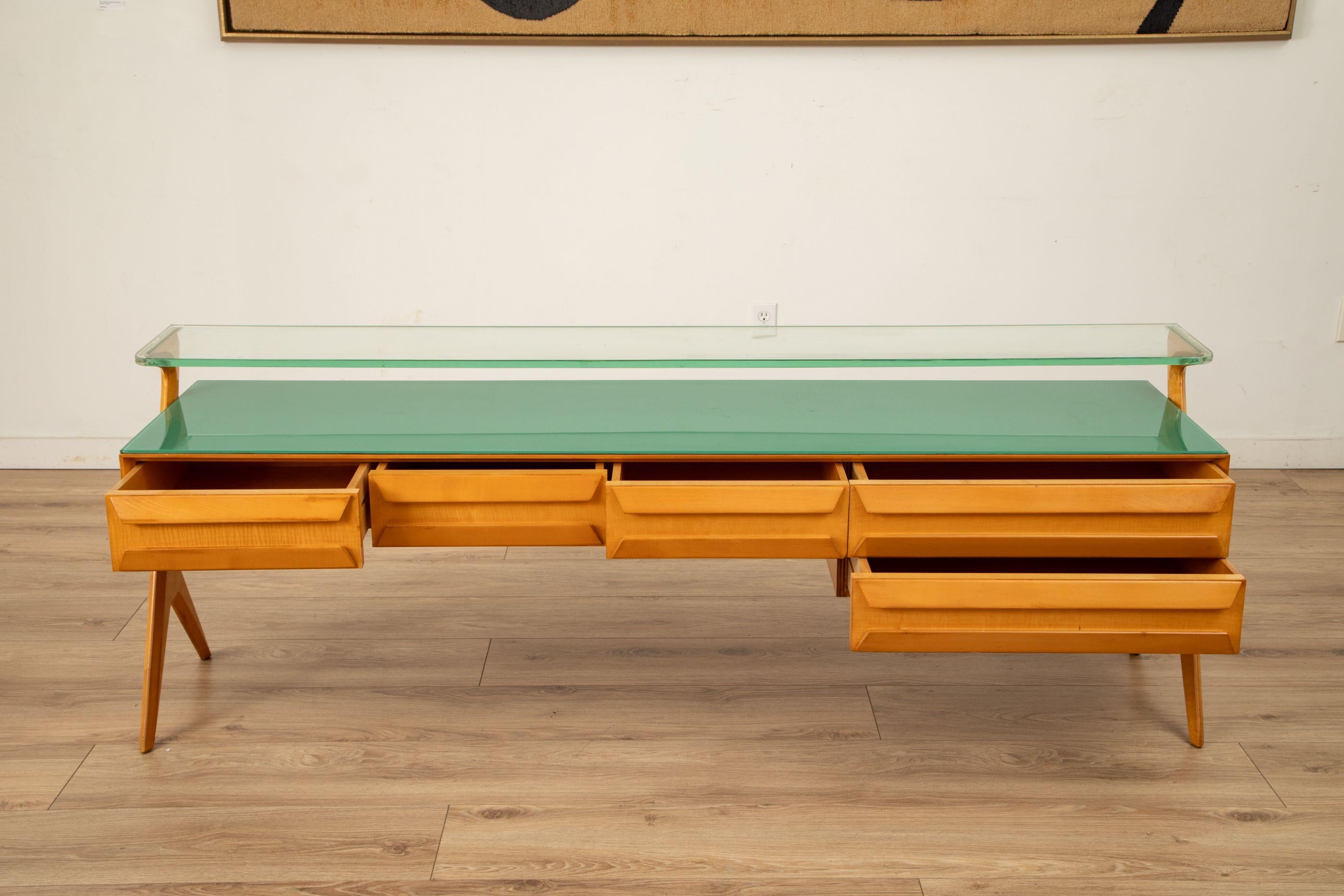 Vetro intagliato Cabinet Console Vanity di Vittorio Dassi, un mobile moderno di metà secolo,  Italia, anni '50 in vendita