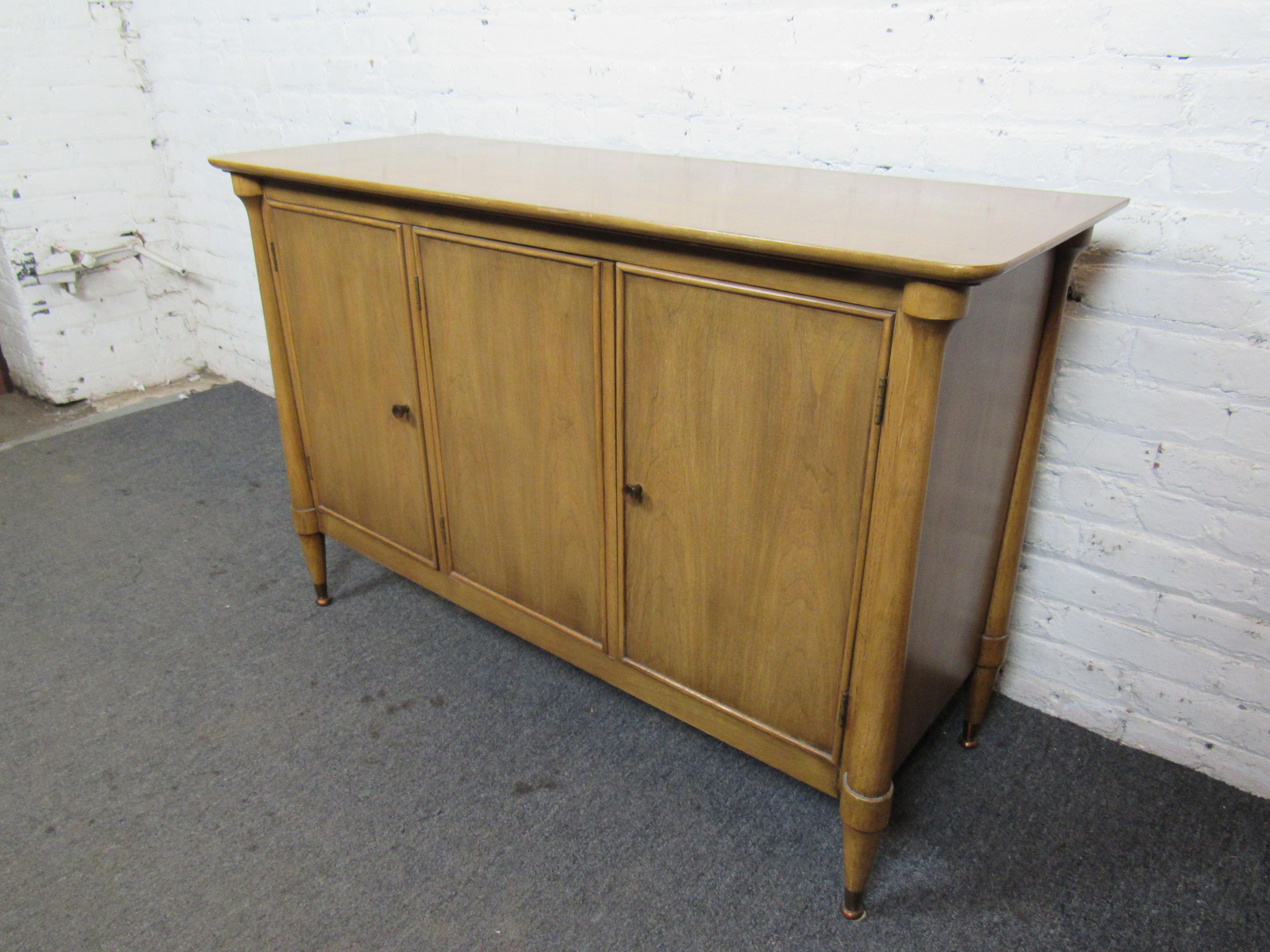Mid-Century Modern Cabinet In Good Condition In Brooklyn, NY