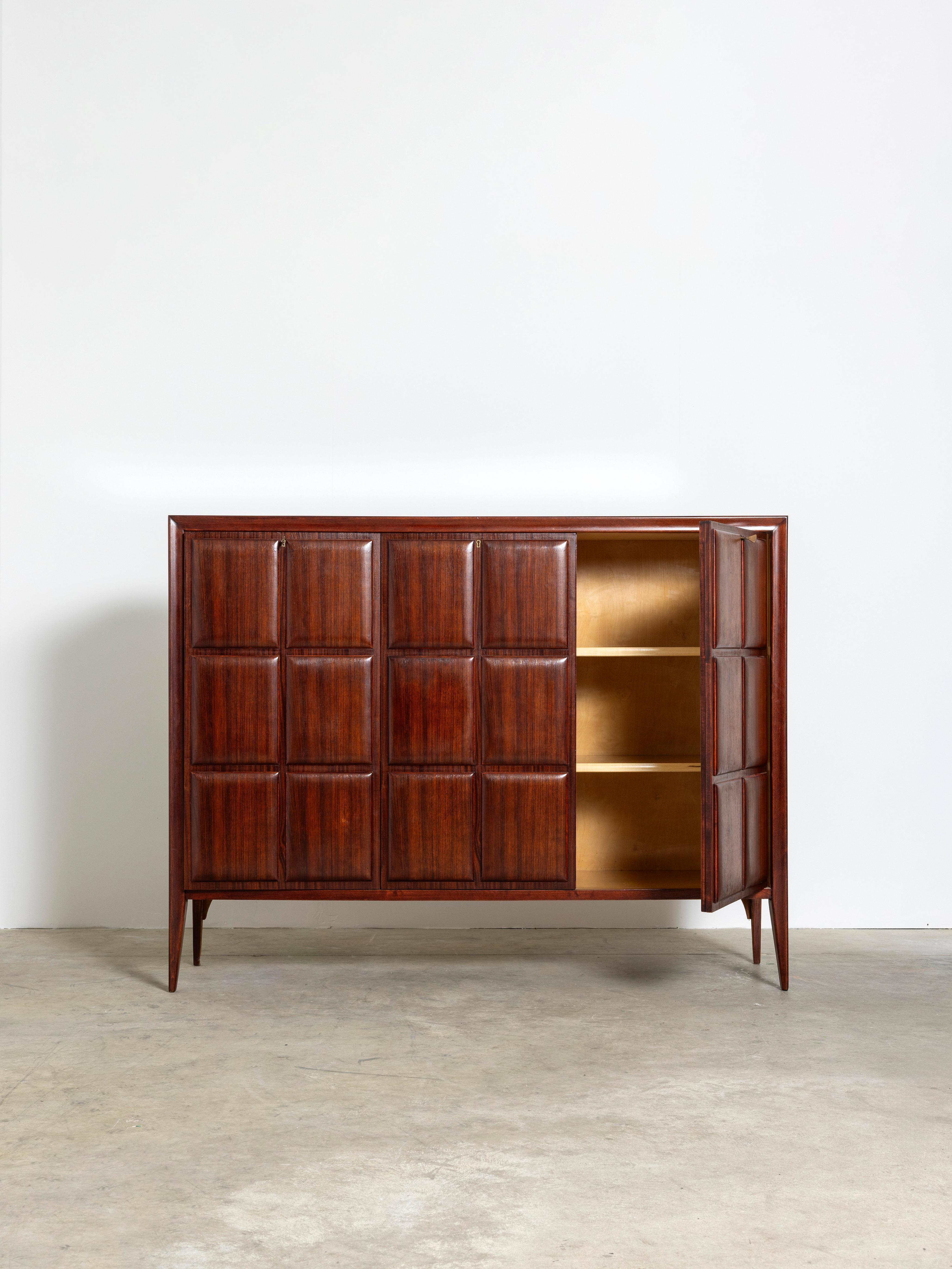 italien Meuble de rangement moderne du milieu du siècle dans le style d'Osvaldo Borsani, Italie, années 1960 en vente
