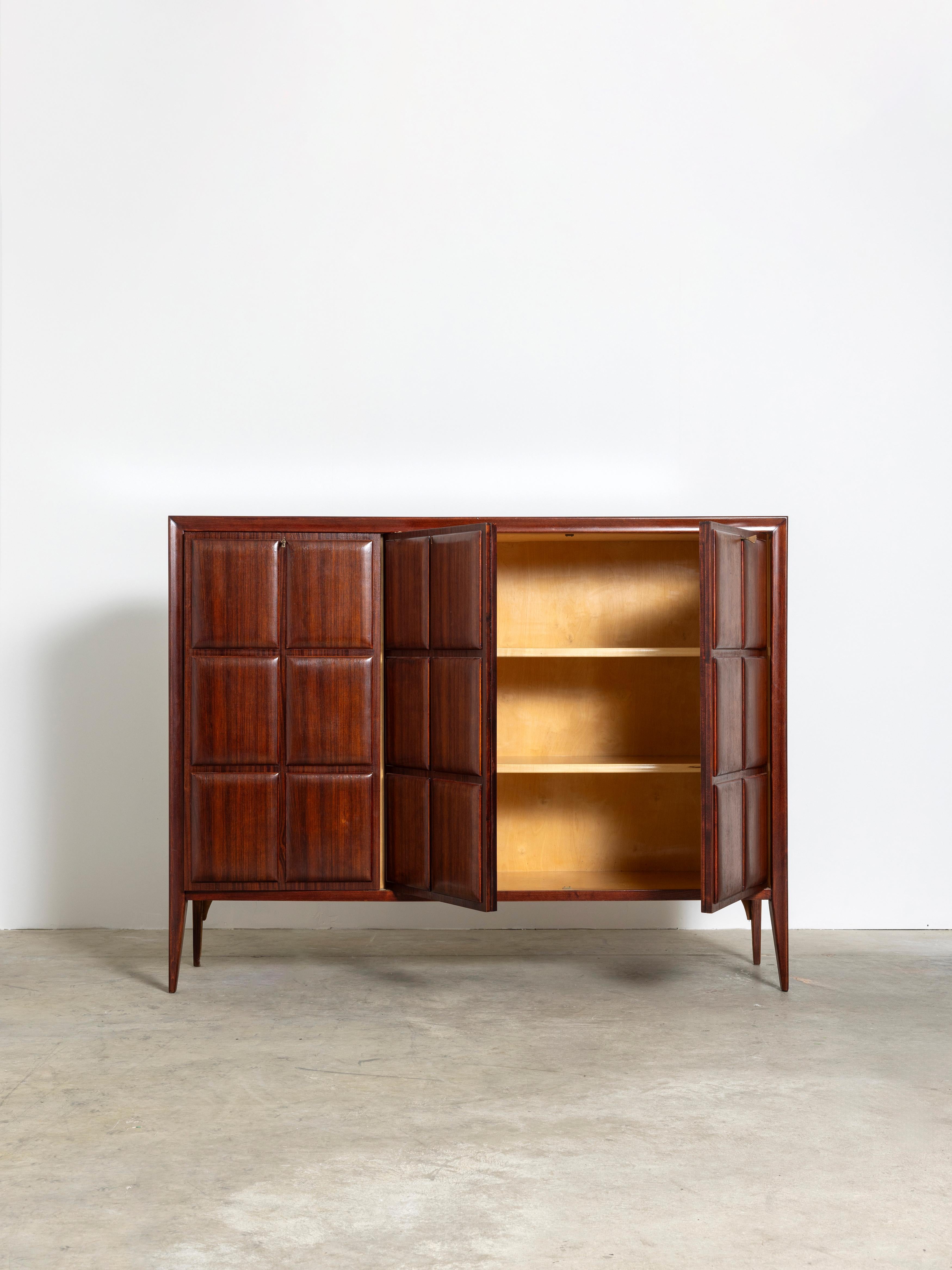 Fait main Meuble de rangement moderne du milieu du siècle dans le style d'Osvaldo Borsani, Italie, années 1960 en vente