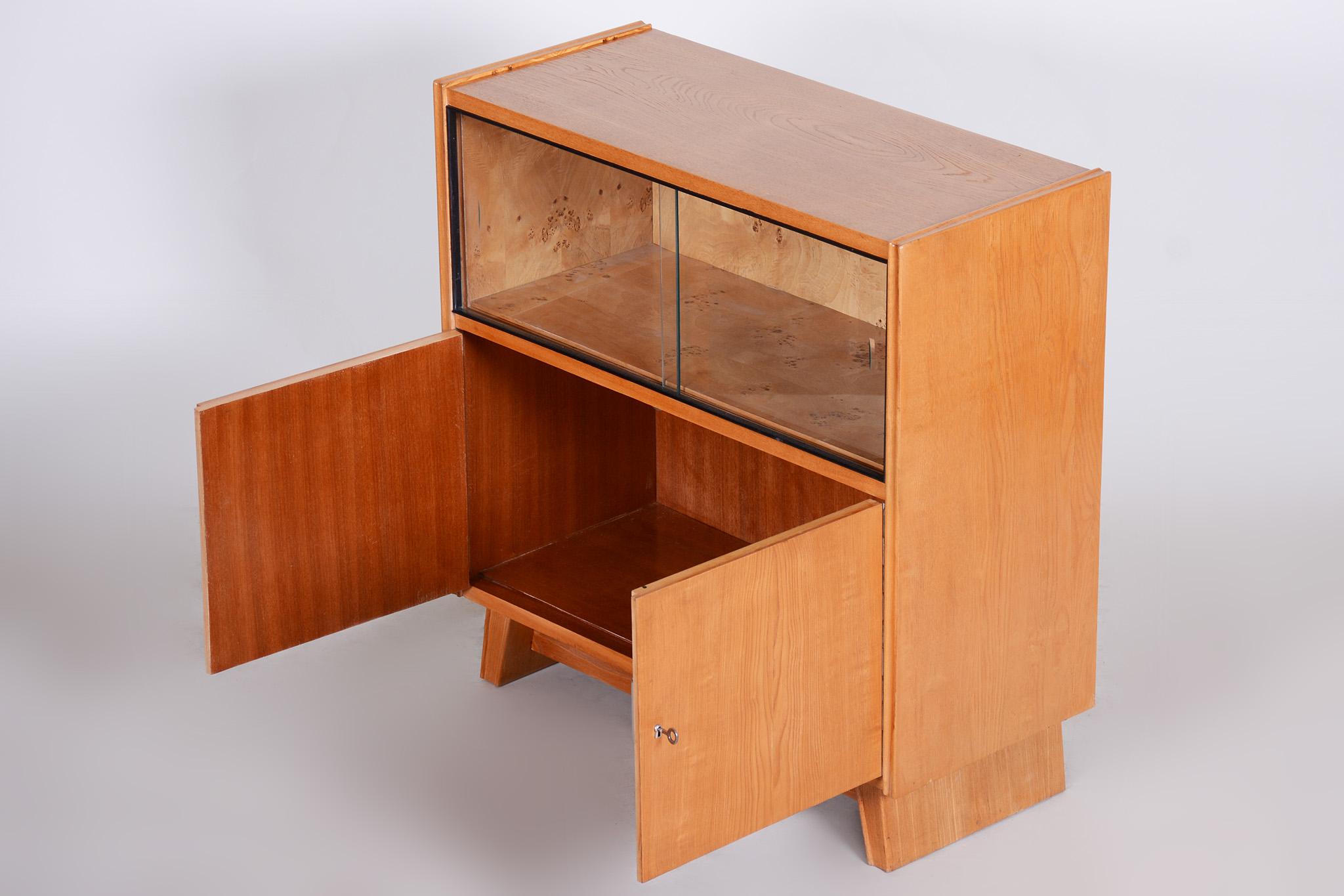 Mid Century Modern Cabinet Made in 1940s Czechia, Fully Restored  For Sale 2
