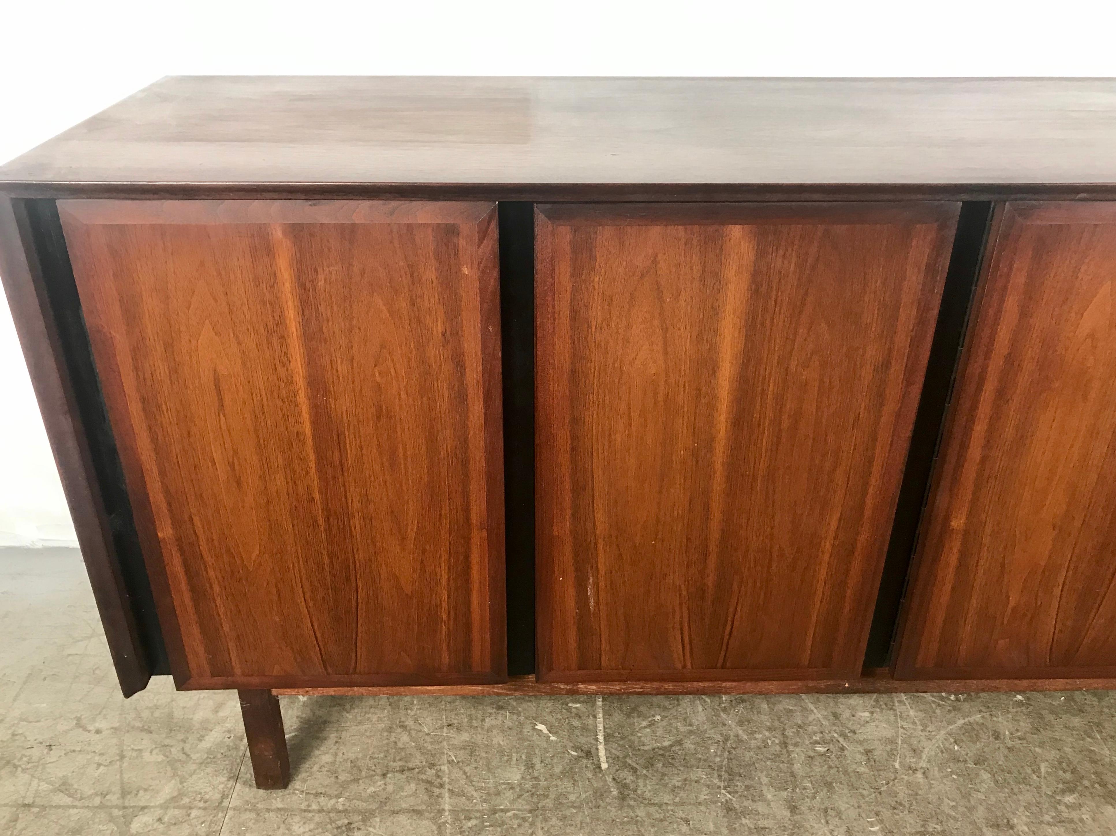 Mid-Century Modern Cabinet / Server by Merton Gershun for Dillingham In Good Condition In Buffalo, NY